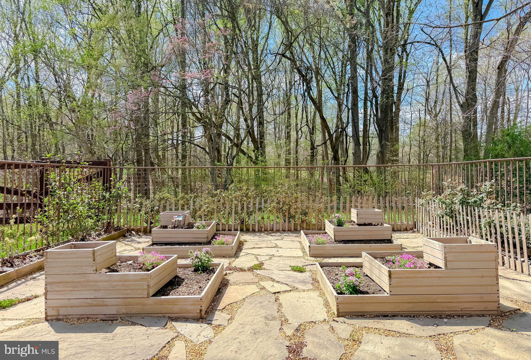 KERRICK MANOR - Residential