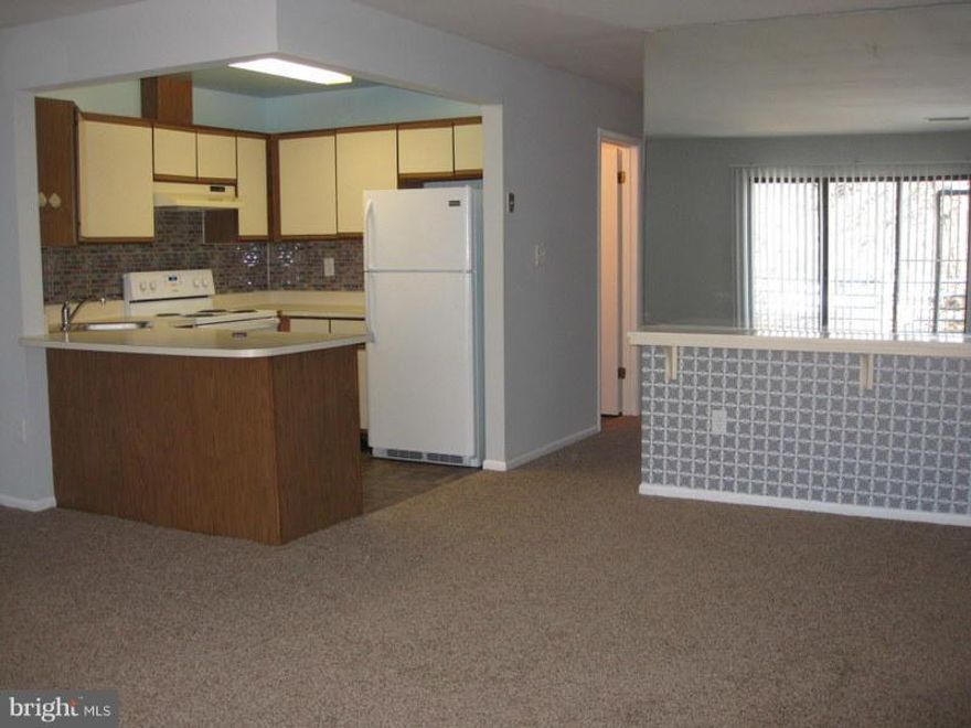 2nd floor 2 bedrooms and 2 full bath condo is fully remodeled. Washer/dryer , nice balcony, new carpet , new kitchen appliances. Close to Towson center and bus line. Vouchers are welcome.