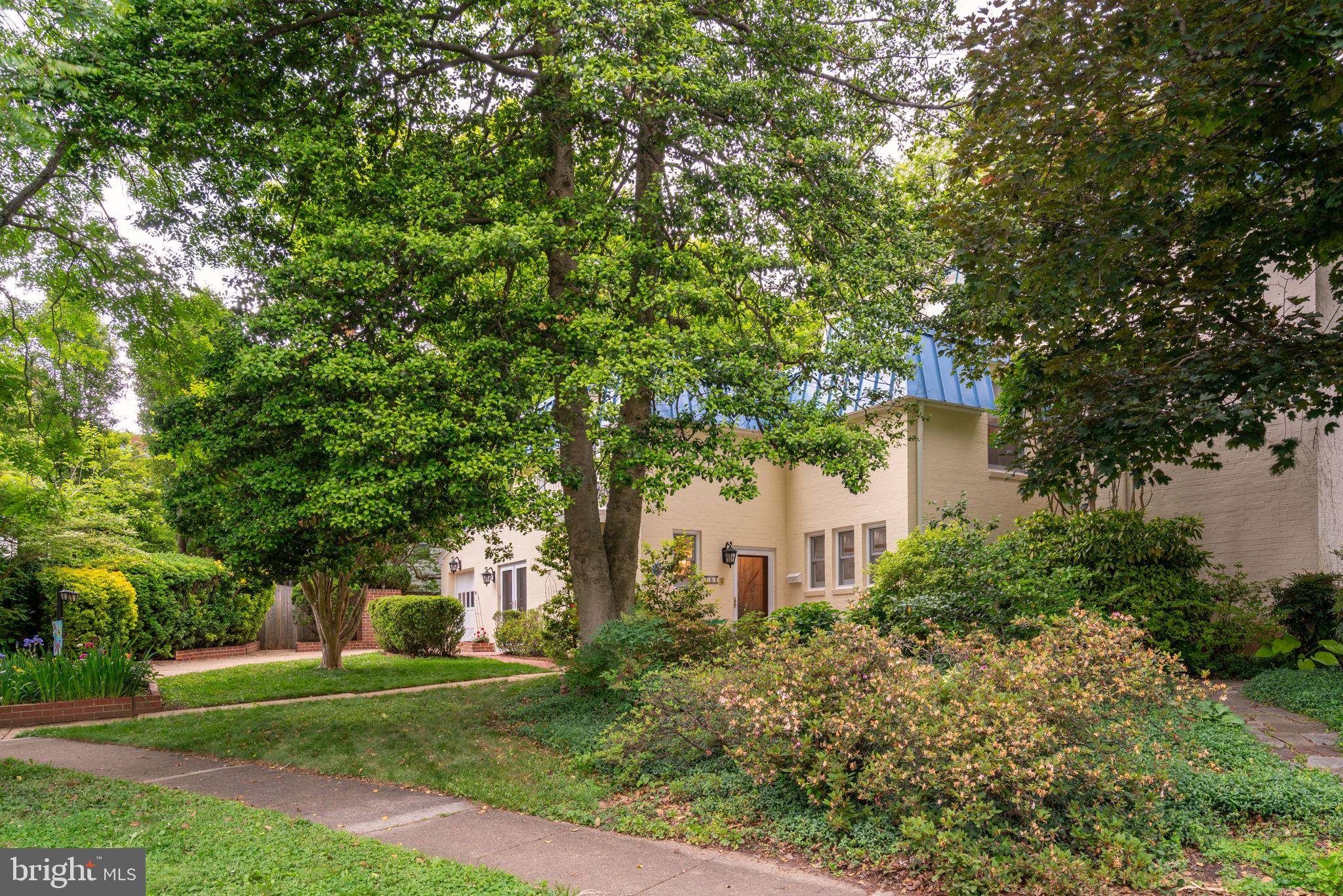 COLONIAL GARDEN - Residential