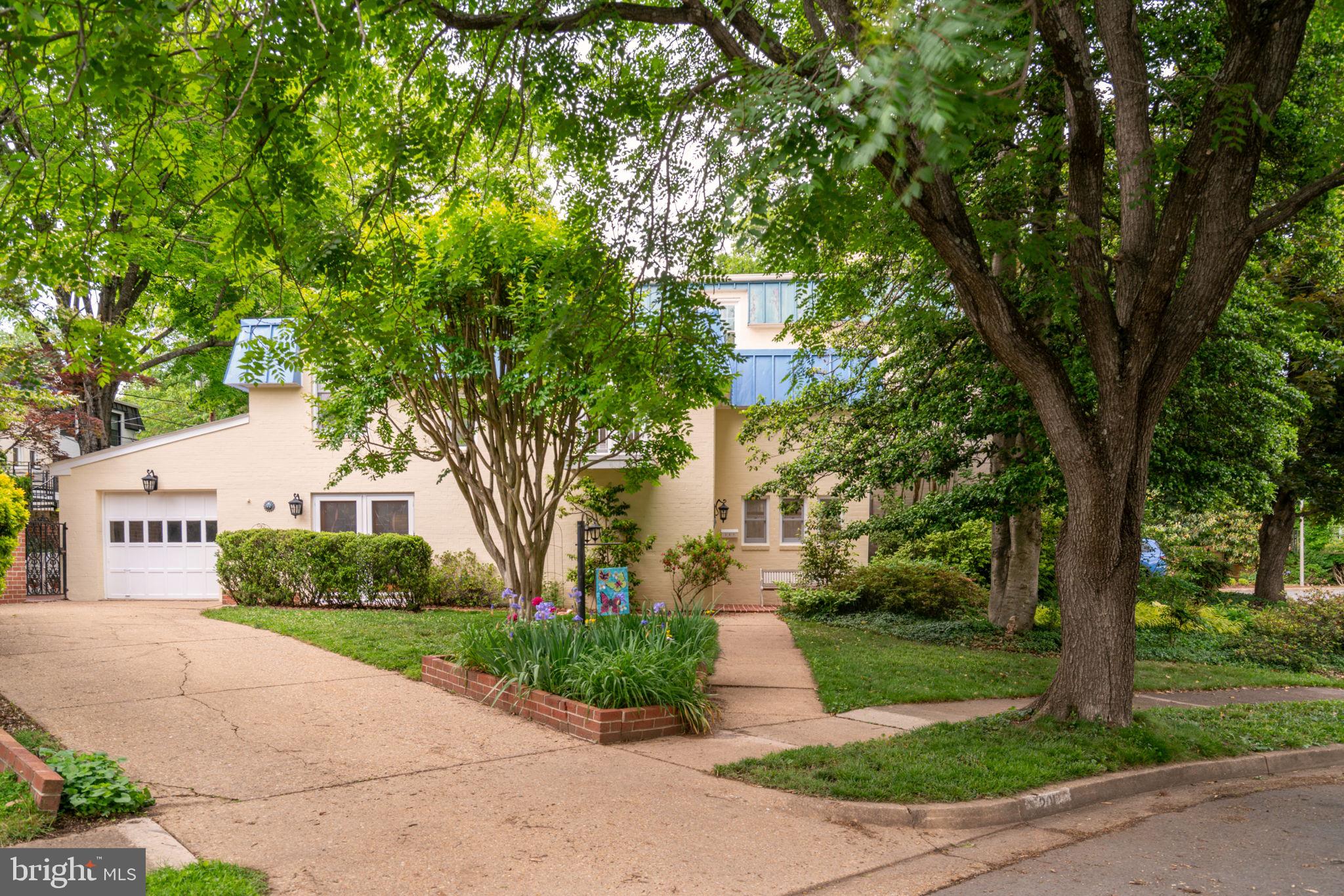 COLONIAL GARDEN - Residential