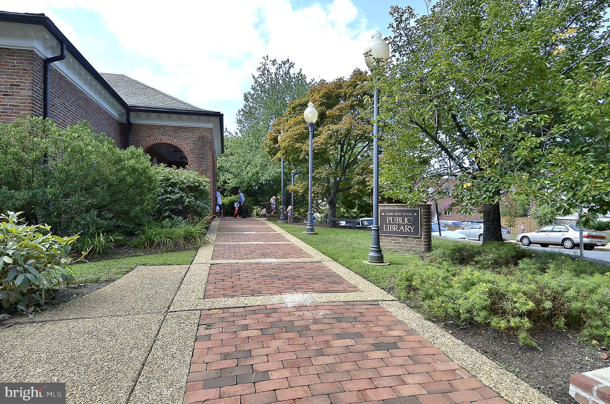 COLONIAL GARDEN - Residential