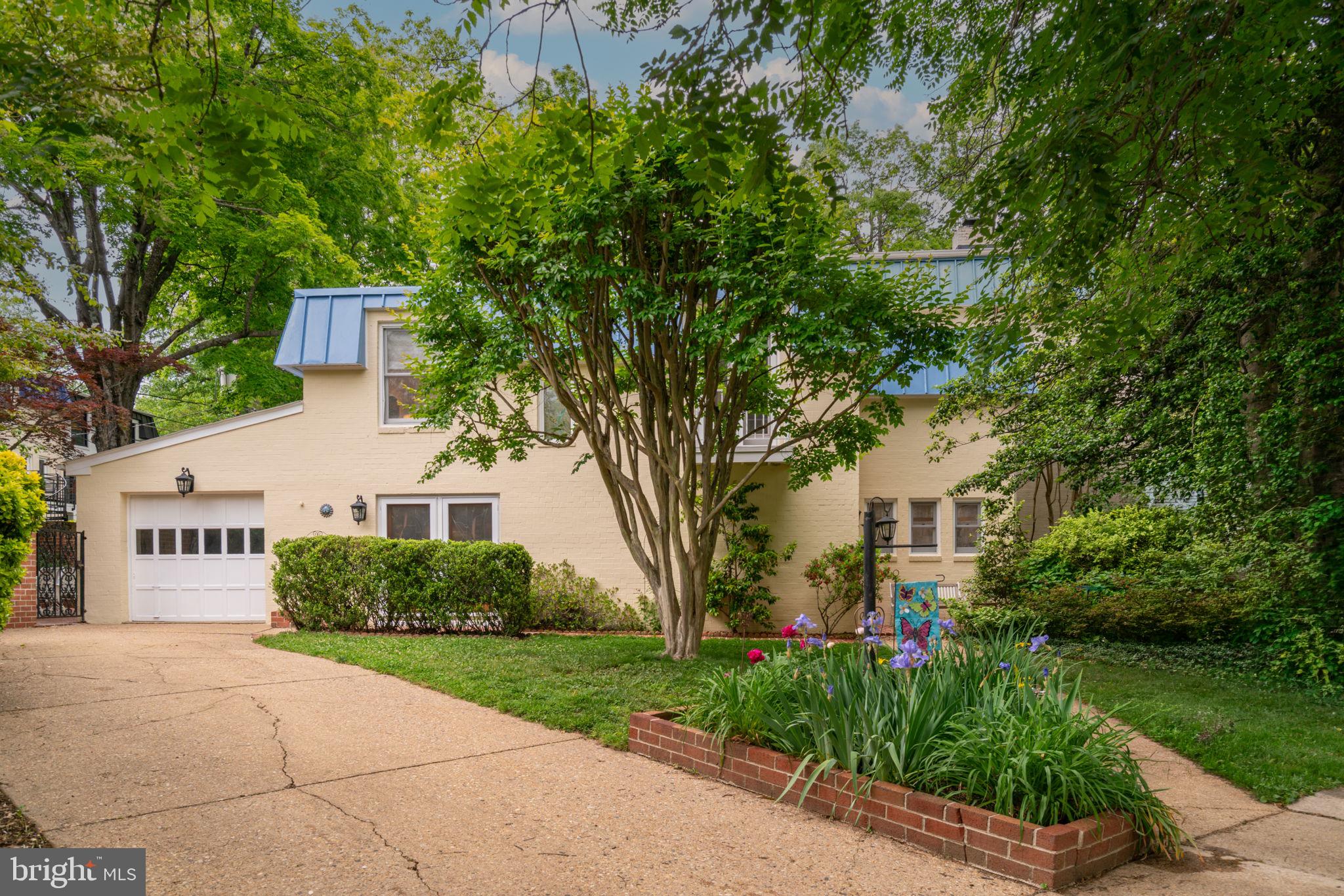 COLONIAL GARDEN - Residential