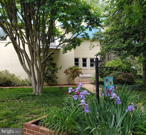 Photo of 201 Garden Court, FALLS CHURCH, VA 22046 (MLS # VAFA2003868)