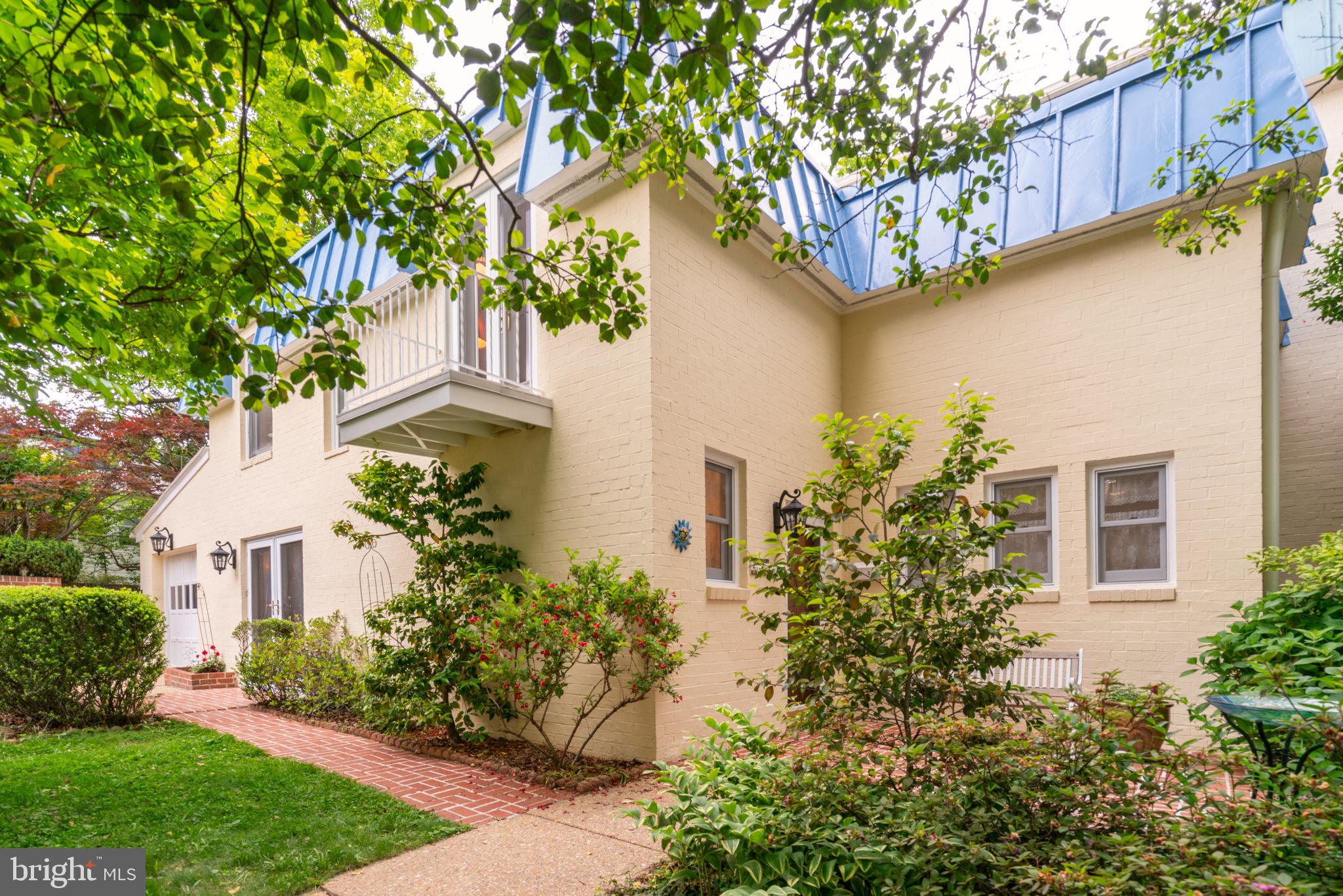 COLONIAL GARDEN - Residential