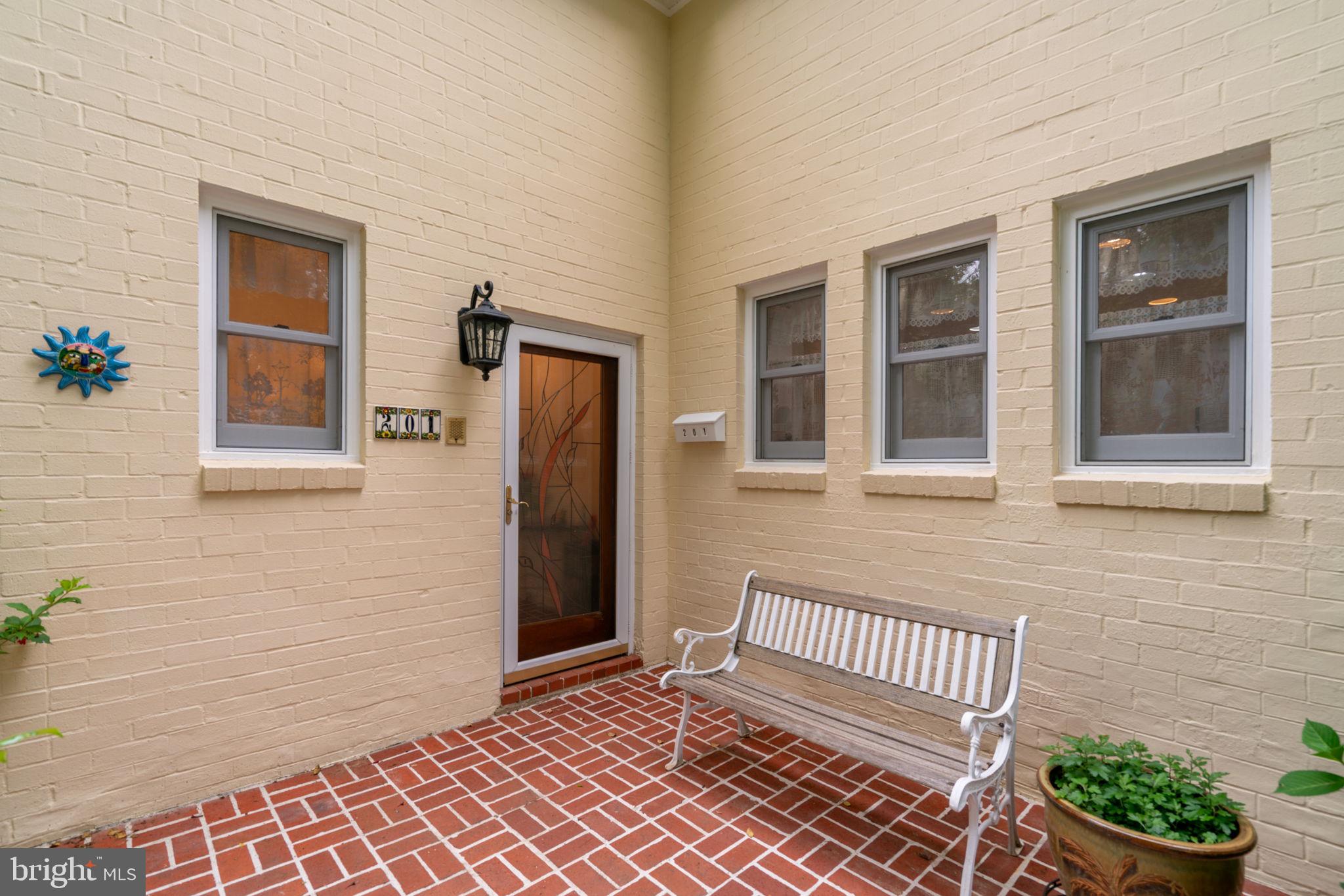 COLONIAL GARDEN - Residential