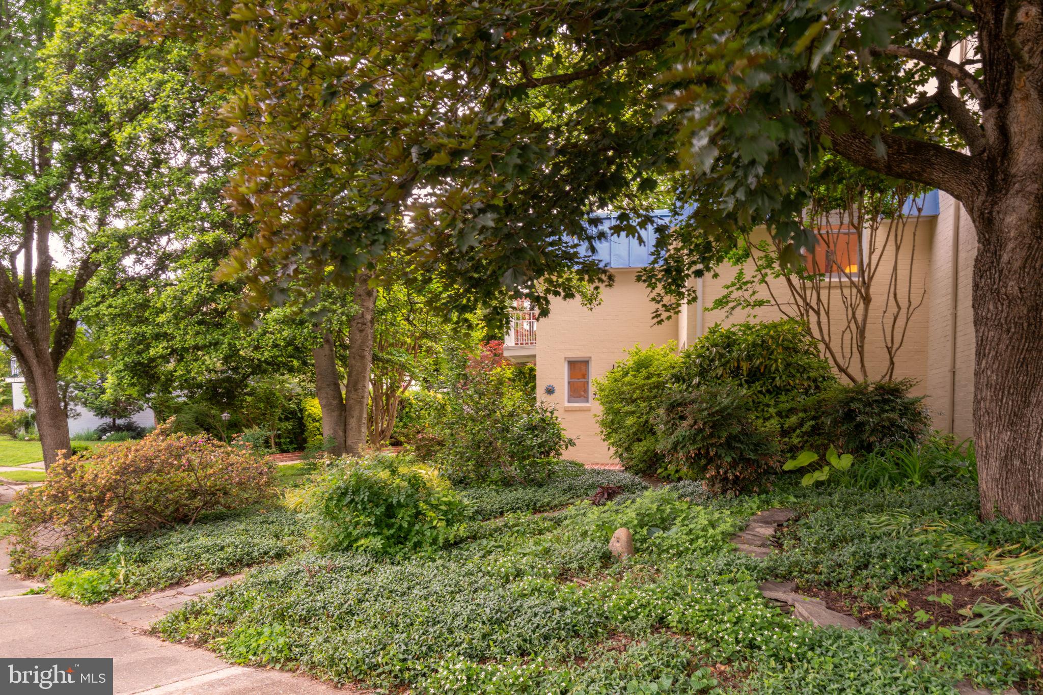 COLONIAL GARDEN - Residential