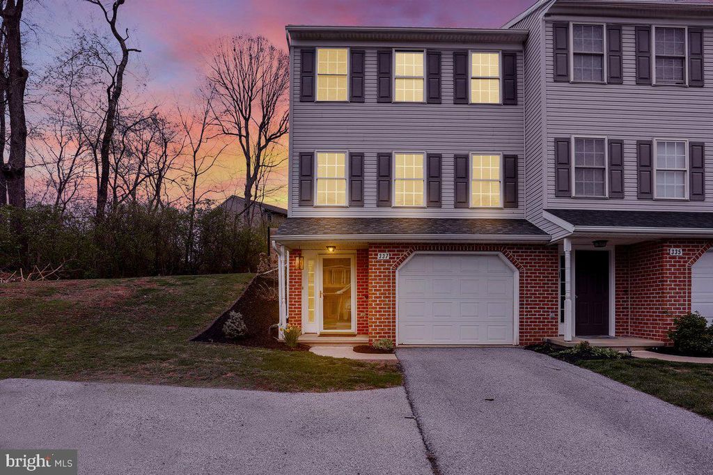 Photo of 337 Crosswinds Drive, LITITZ, PA 17543 (MLS # PALA2068014)