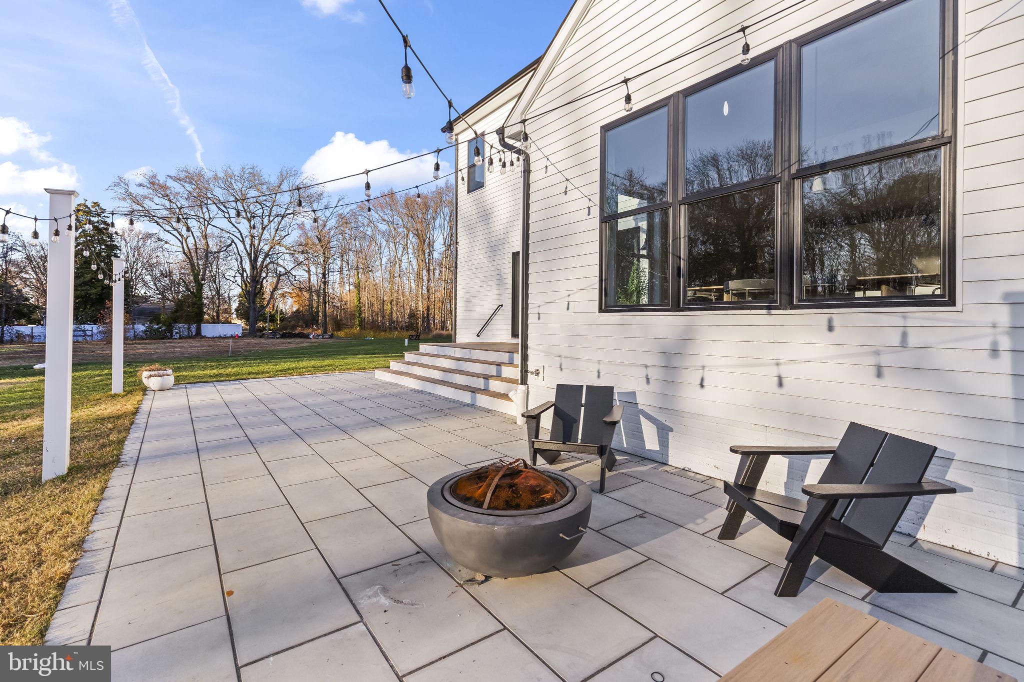 TRITON COMMONS - Residential