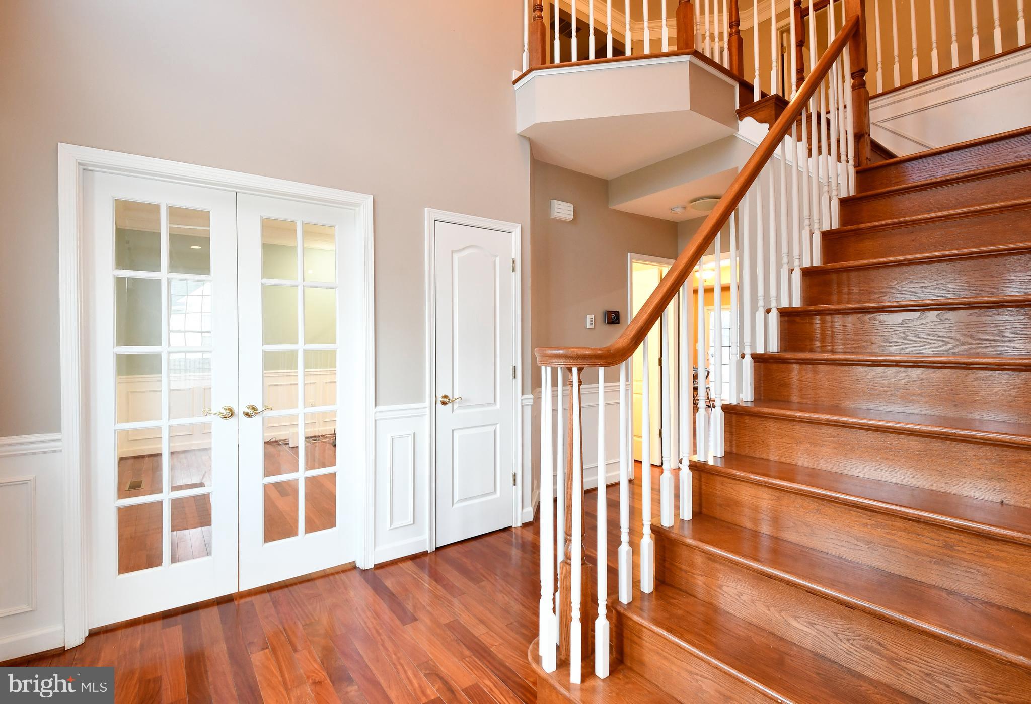 WALNUT HILLS - Residential