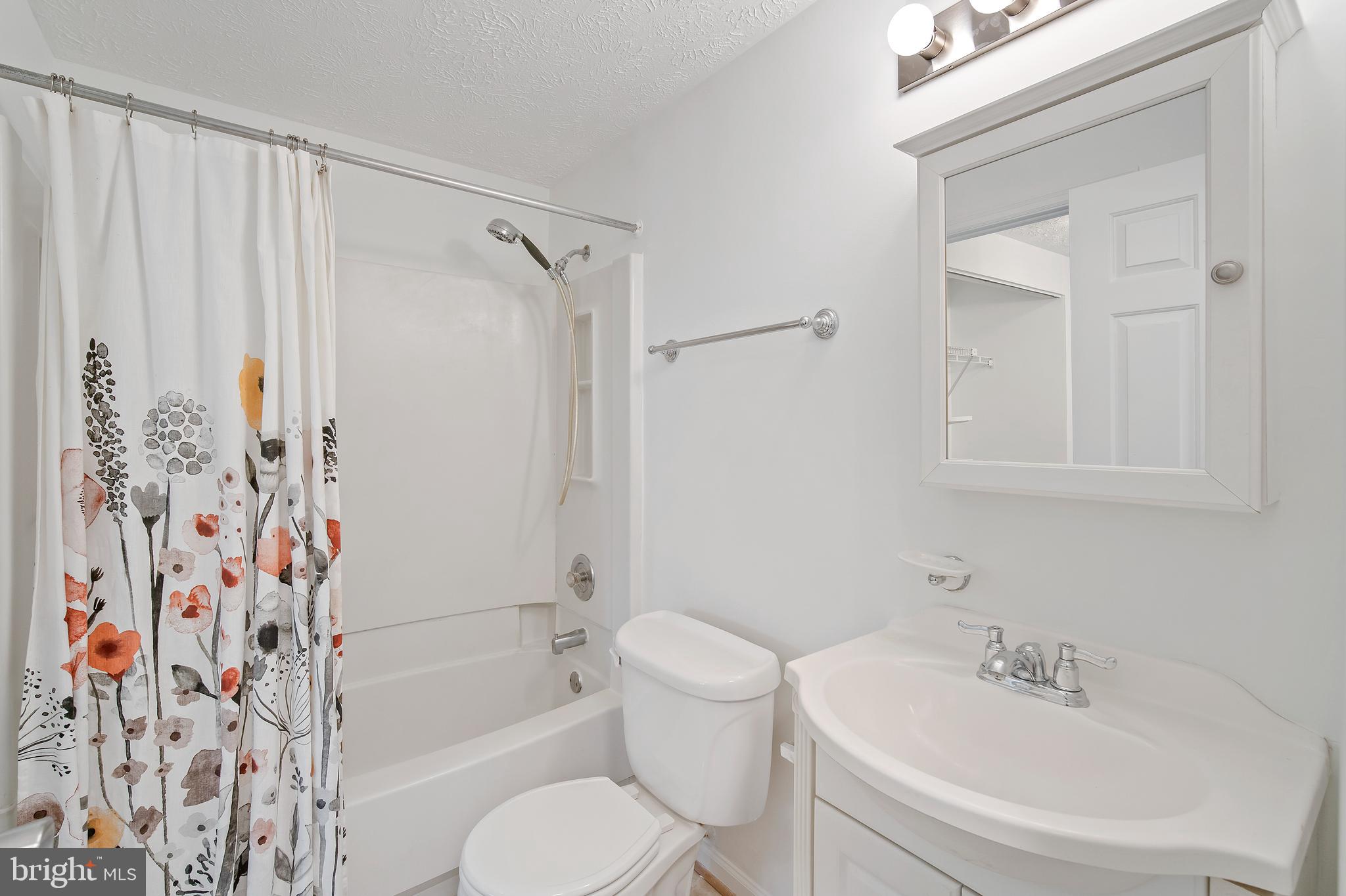 SADDLE CREEK - Residential