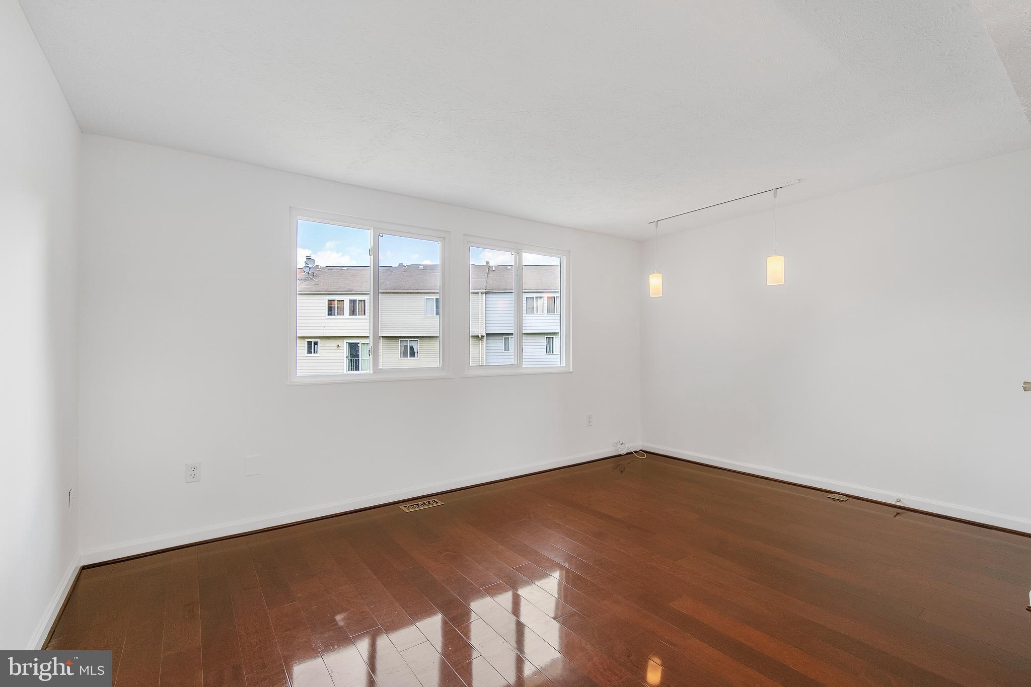 SADDLE CREEK - Residential