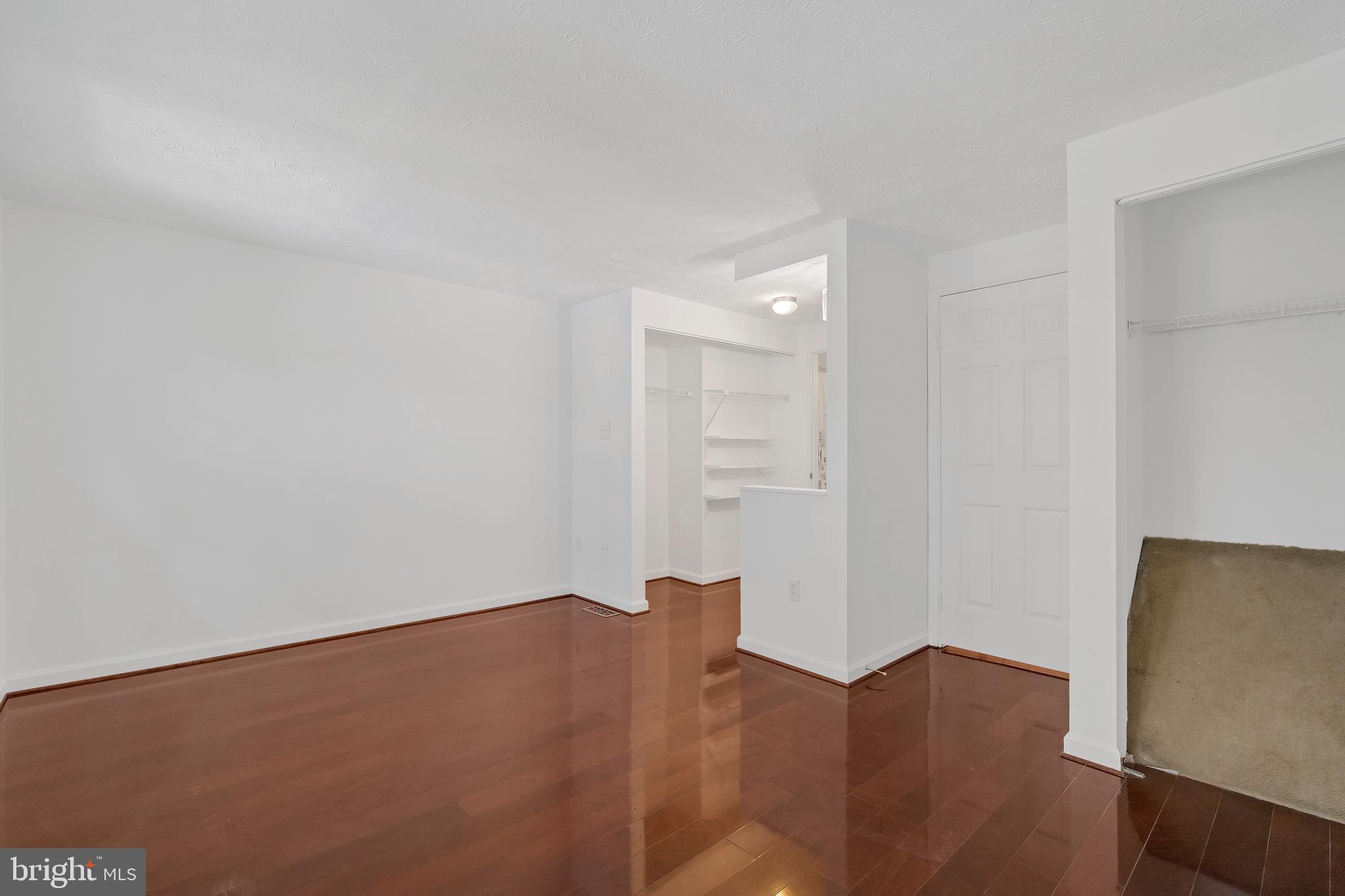 SADDLE CREEK - Residential