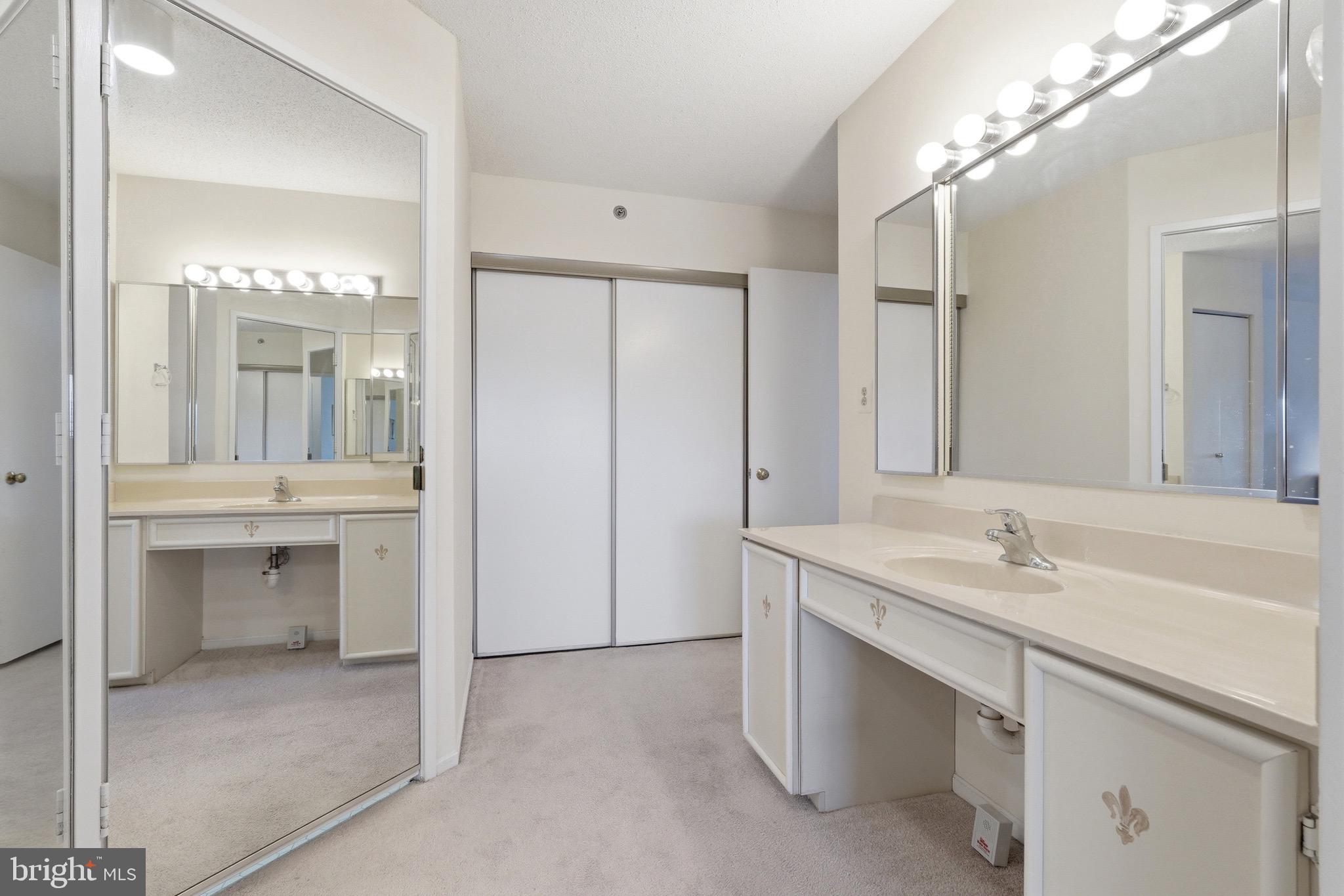 LEISURE WORLD - Residential