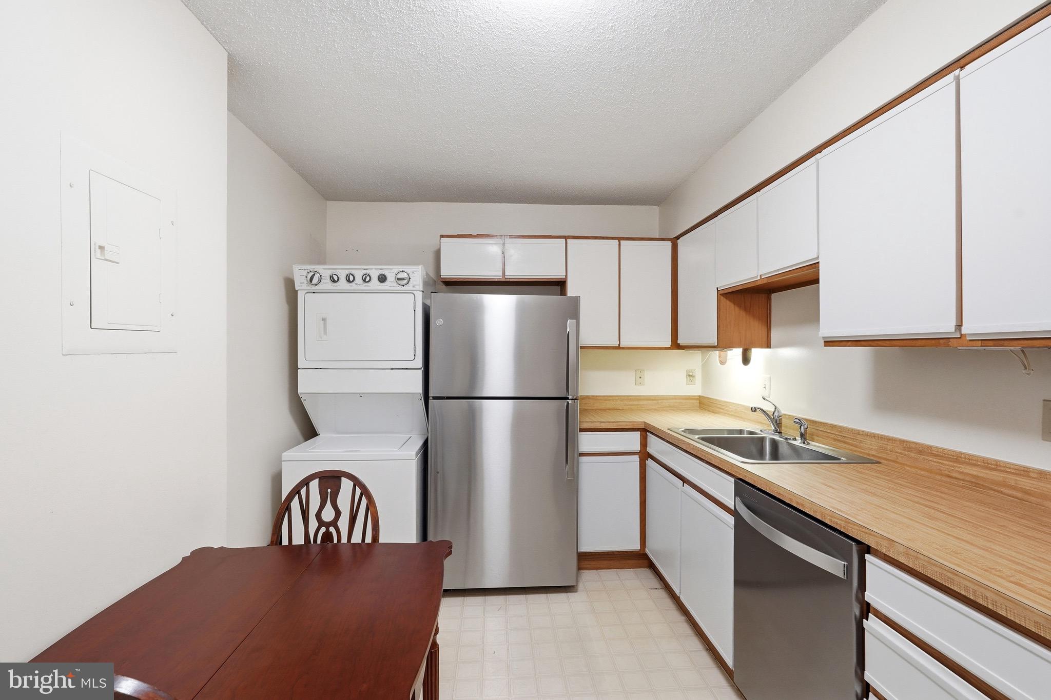 LEISURE WORLD - Residential
