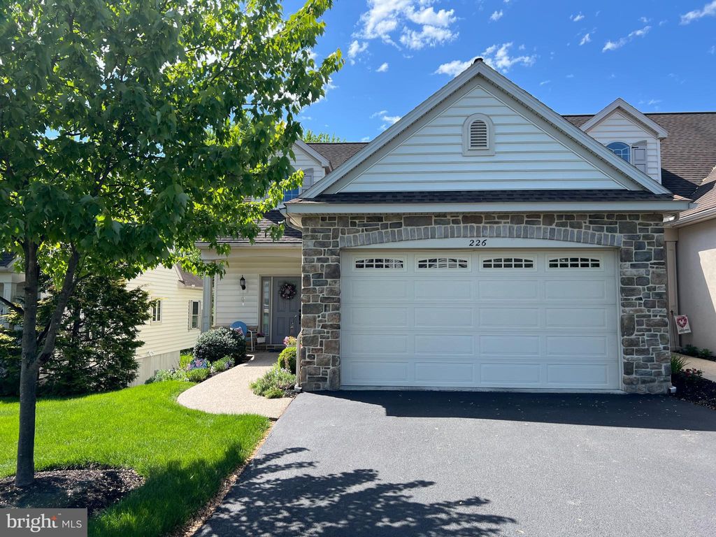 Photo of 226 Masonic Drive, ELIZABETHTOWN, PA 17022 (MLS # PALA2087778)