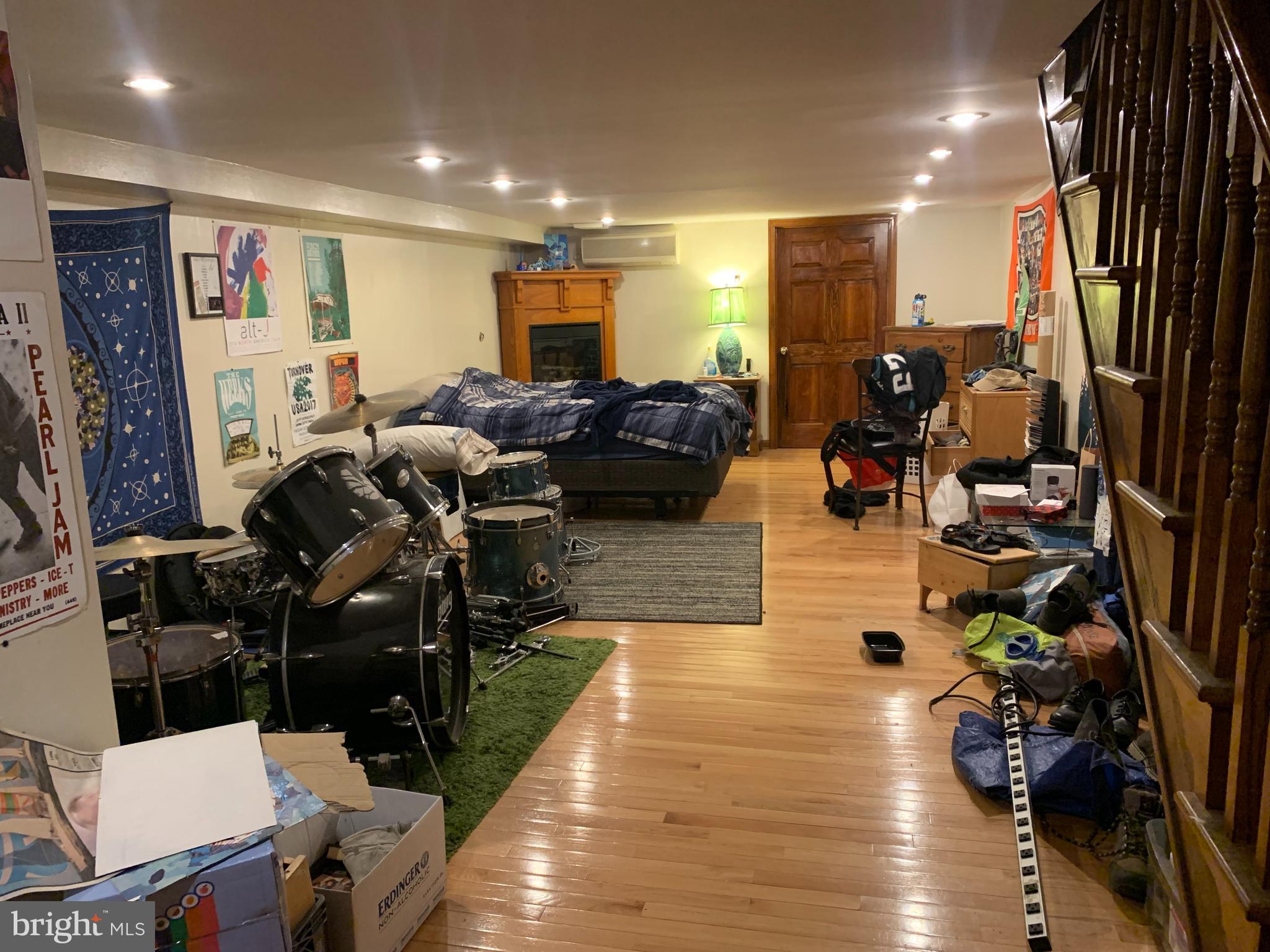 ART MUSEUM AREA - Residential Lease