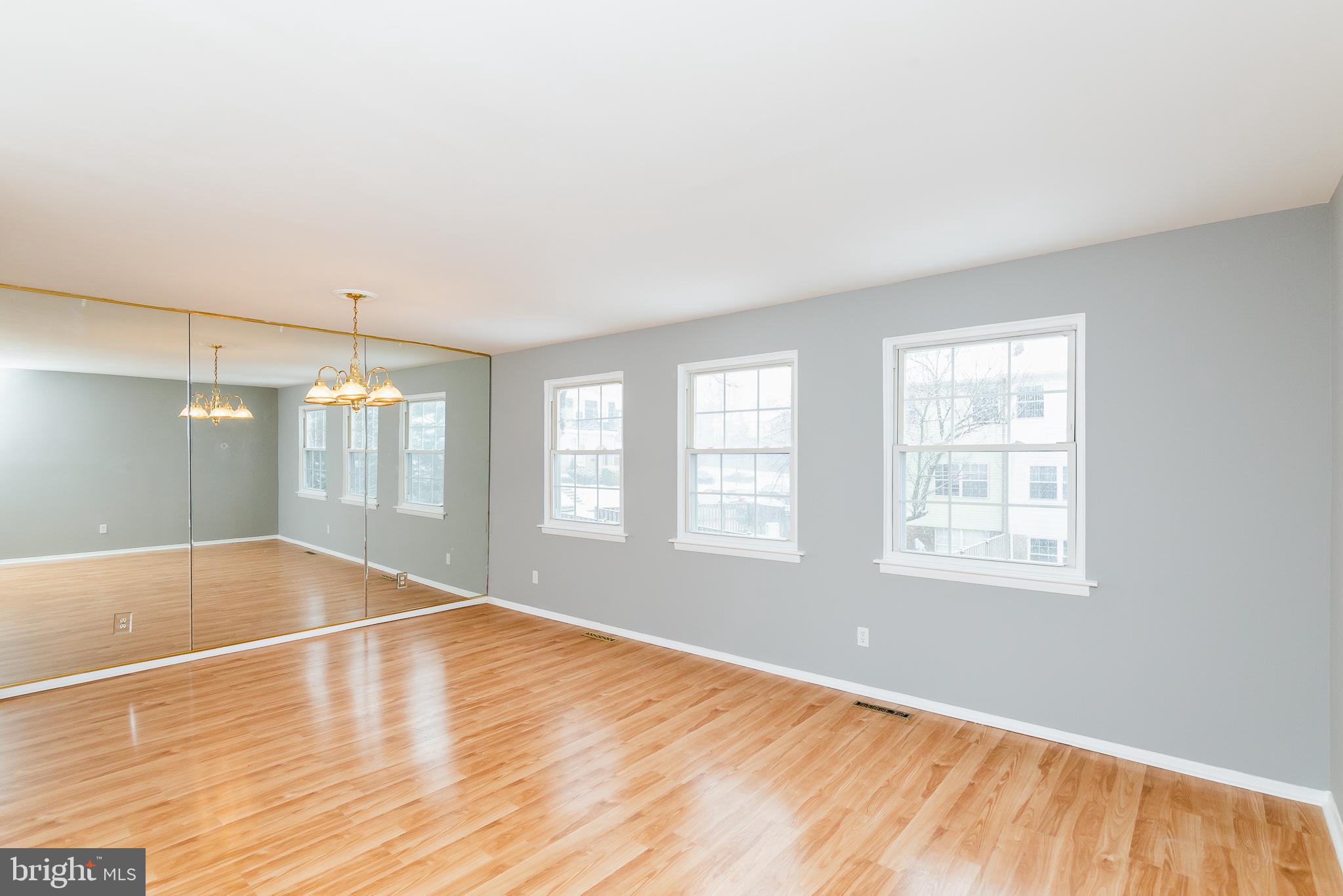 CARLTON SQUARE - Residential