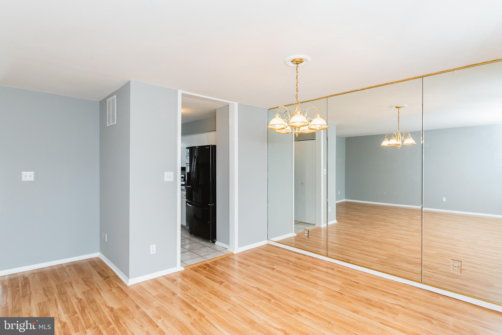 CARLTON SQUARE - Residential