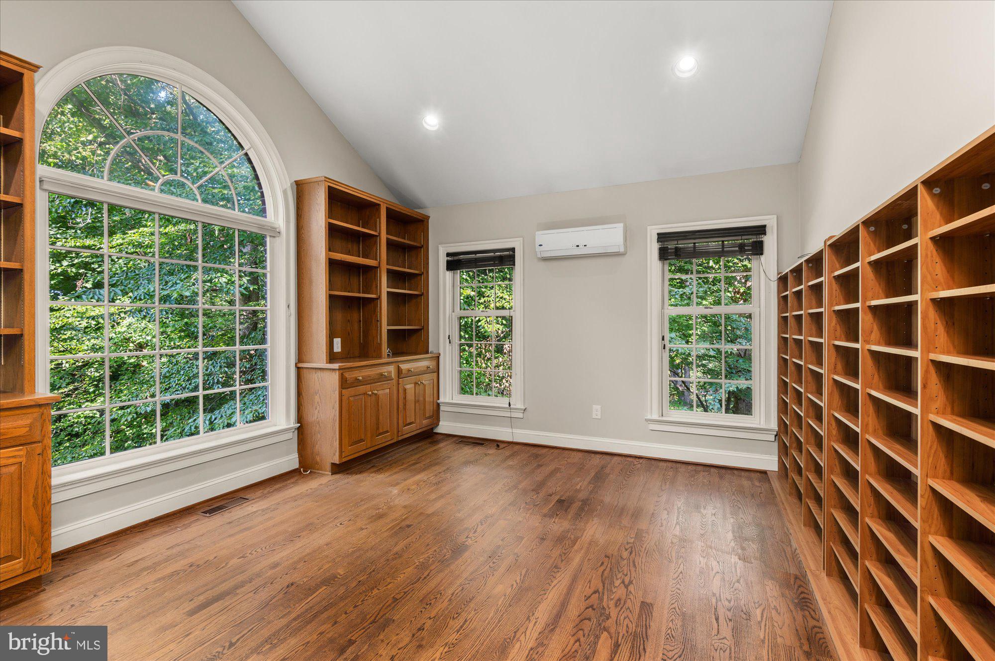 RIVER FALLS - Residential