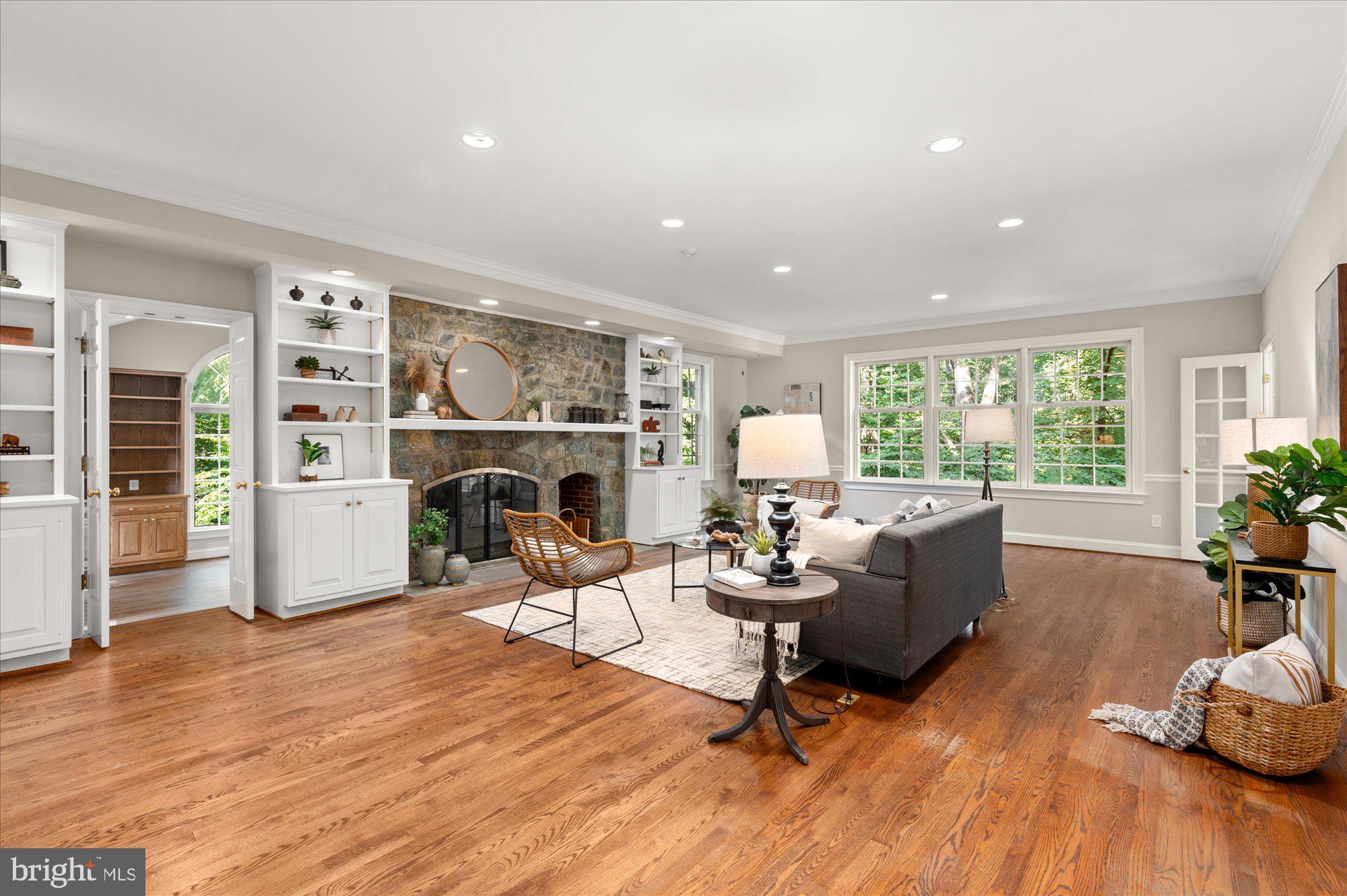 RIVER FALLS - Residential