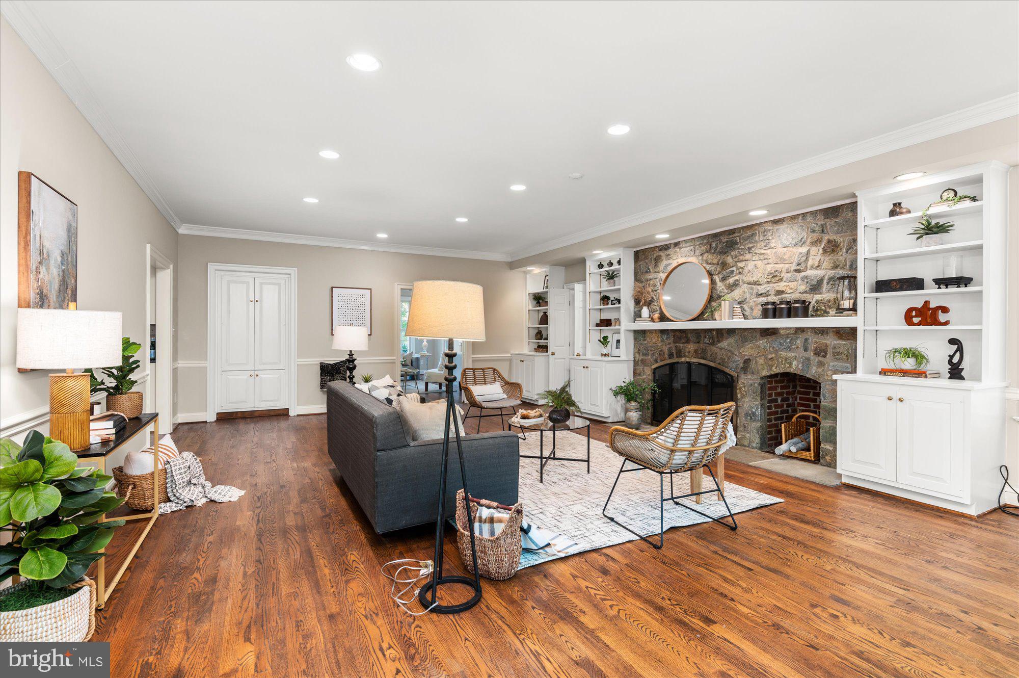 RIVER FALLS - Residential