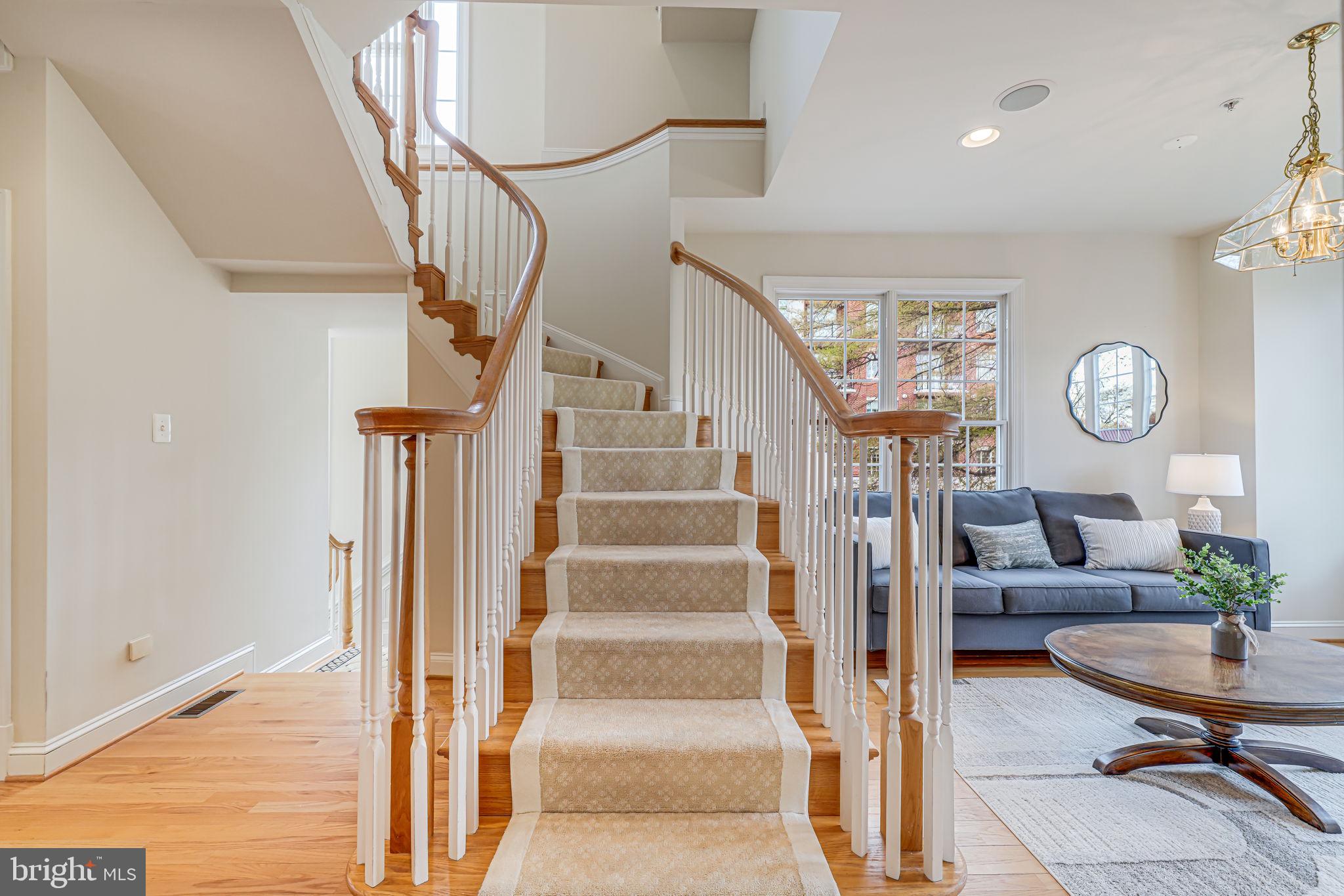 MCLEAN CREST - Residential