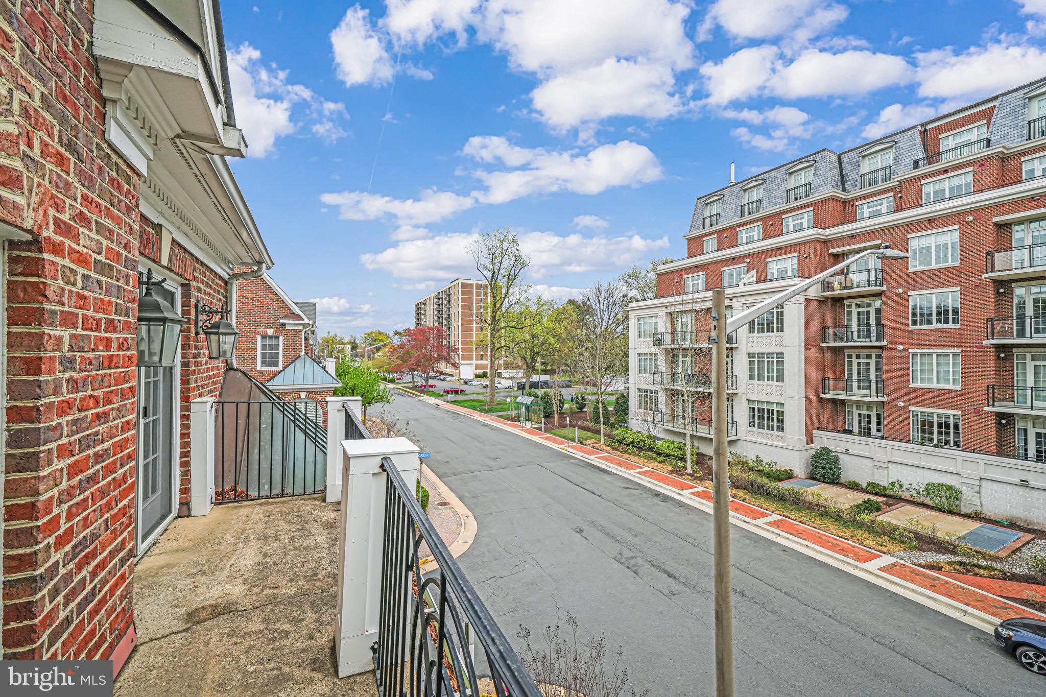 MCLEAN CREST - Residential