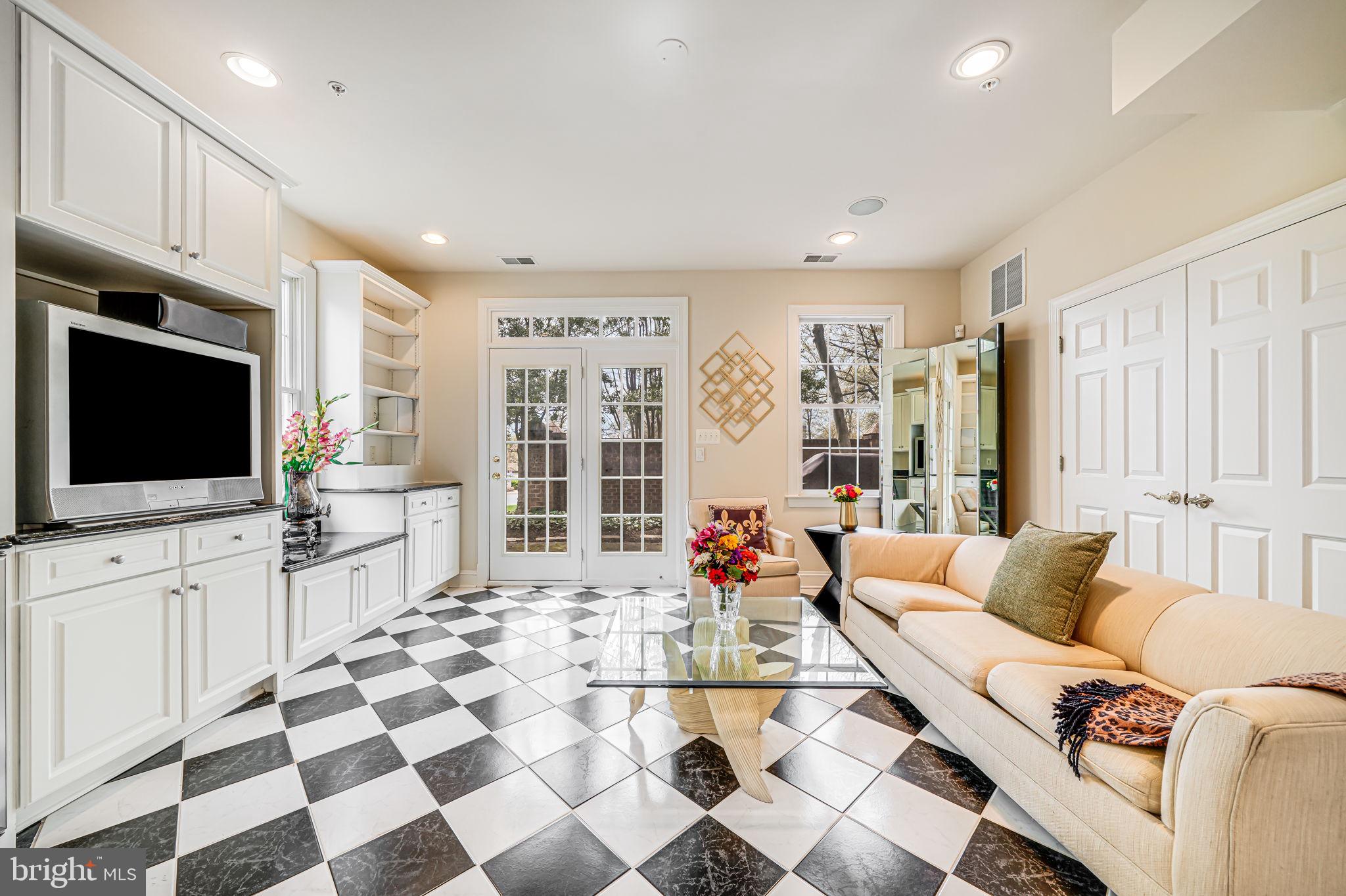 MCLEAN CREST - Residential