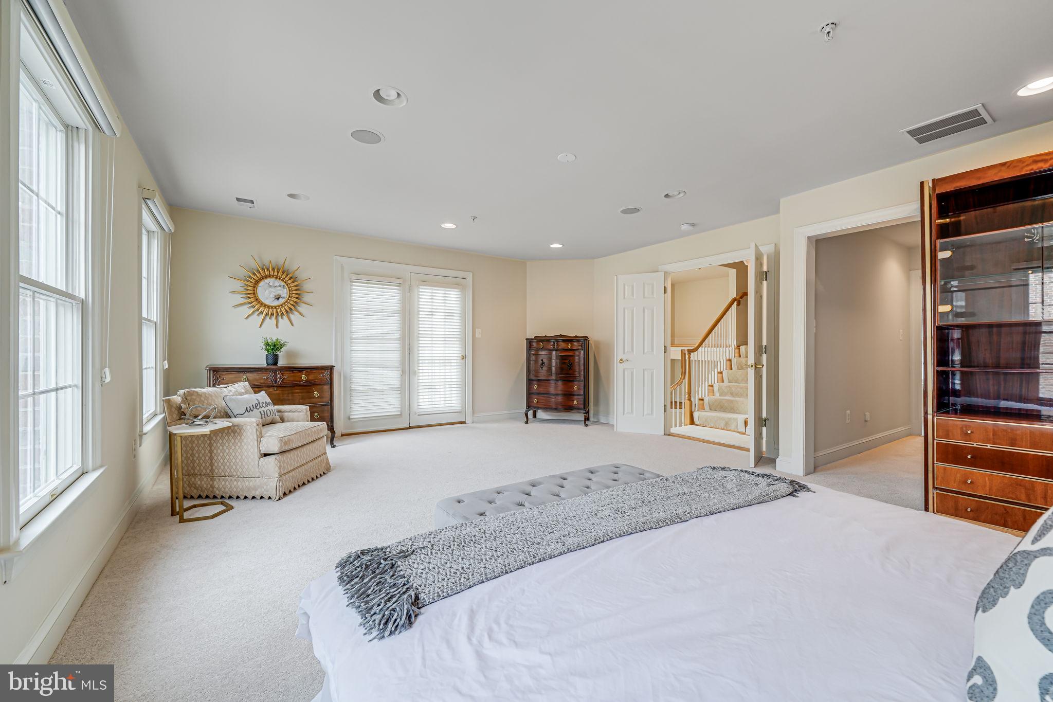 MCLEAN CREST - Residential