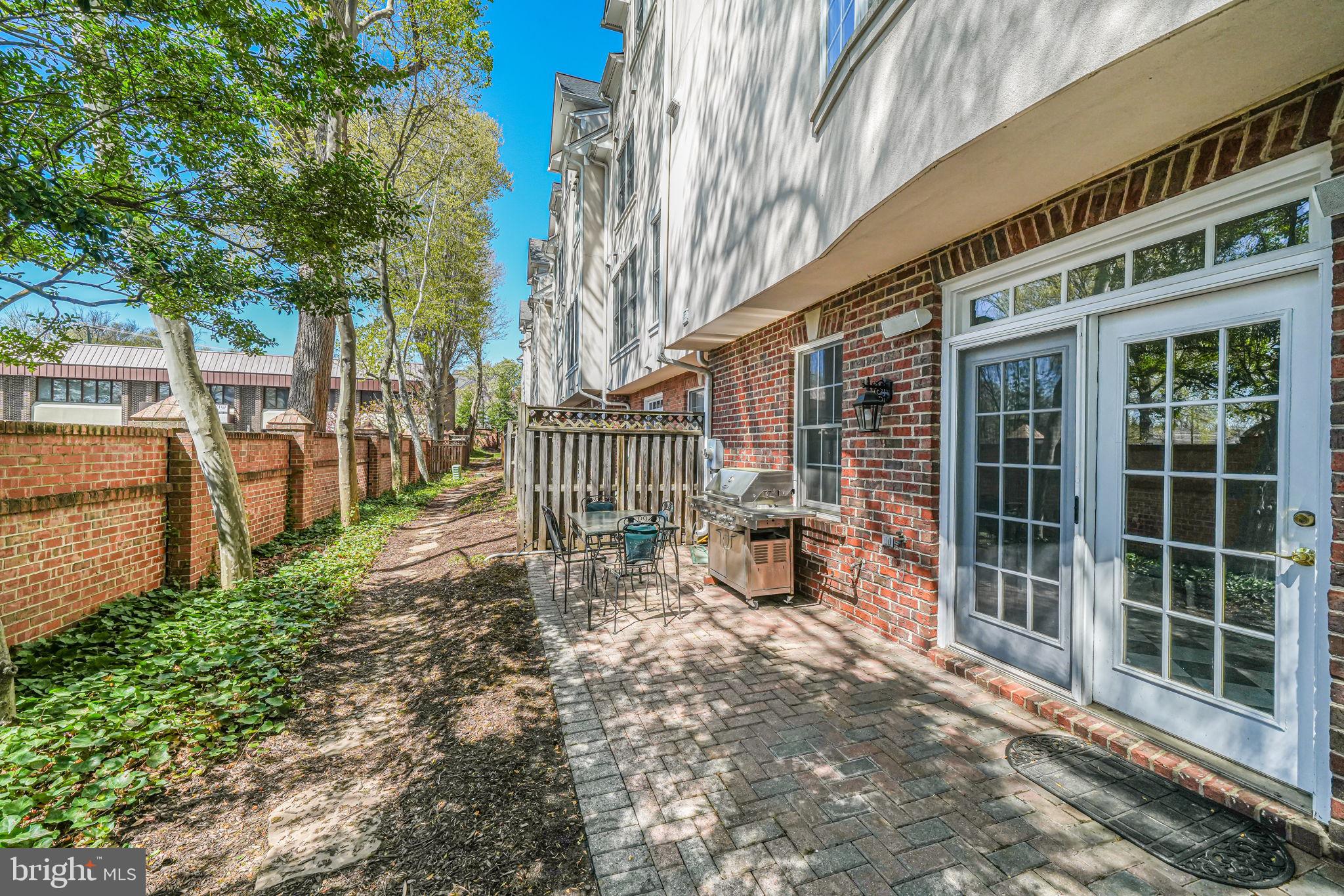 MCLEAN CREST - Residential