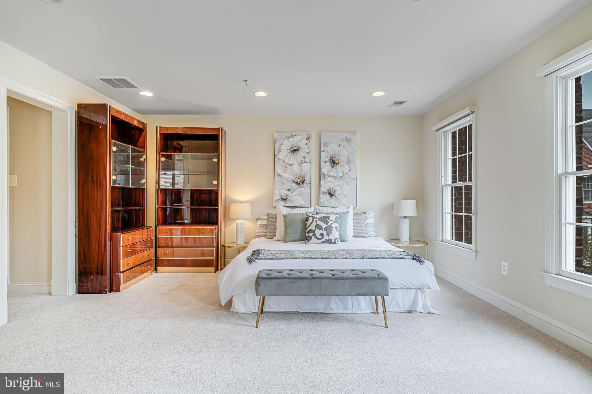 MCLEAN CREST - Residential