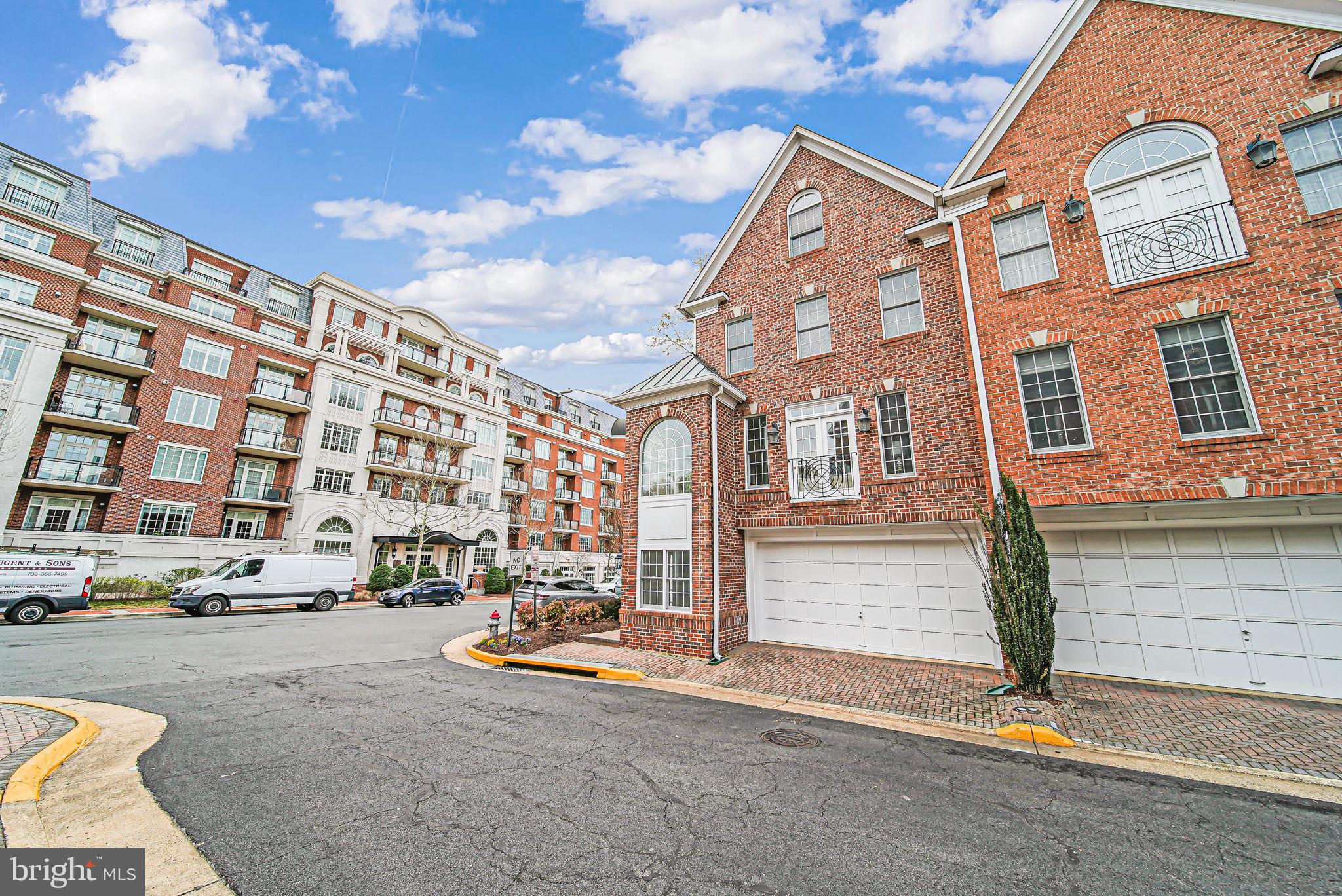 MCLEAN CREST - Residential