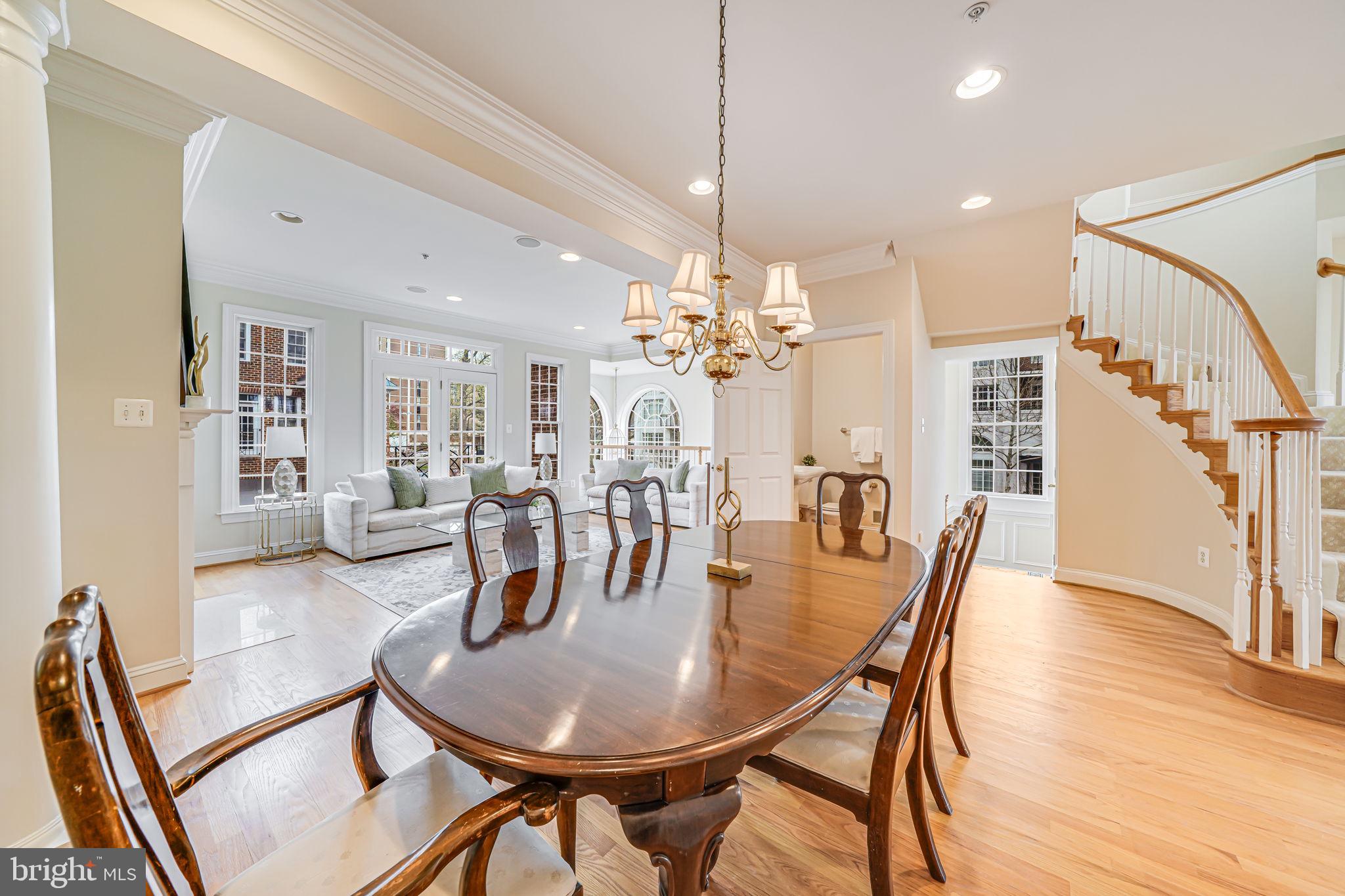 MCLEAN CREST - Residential