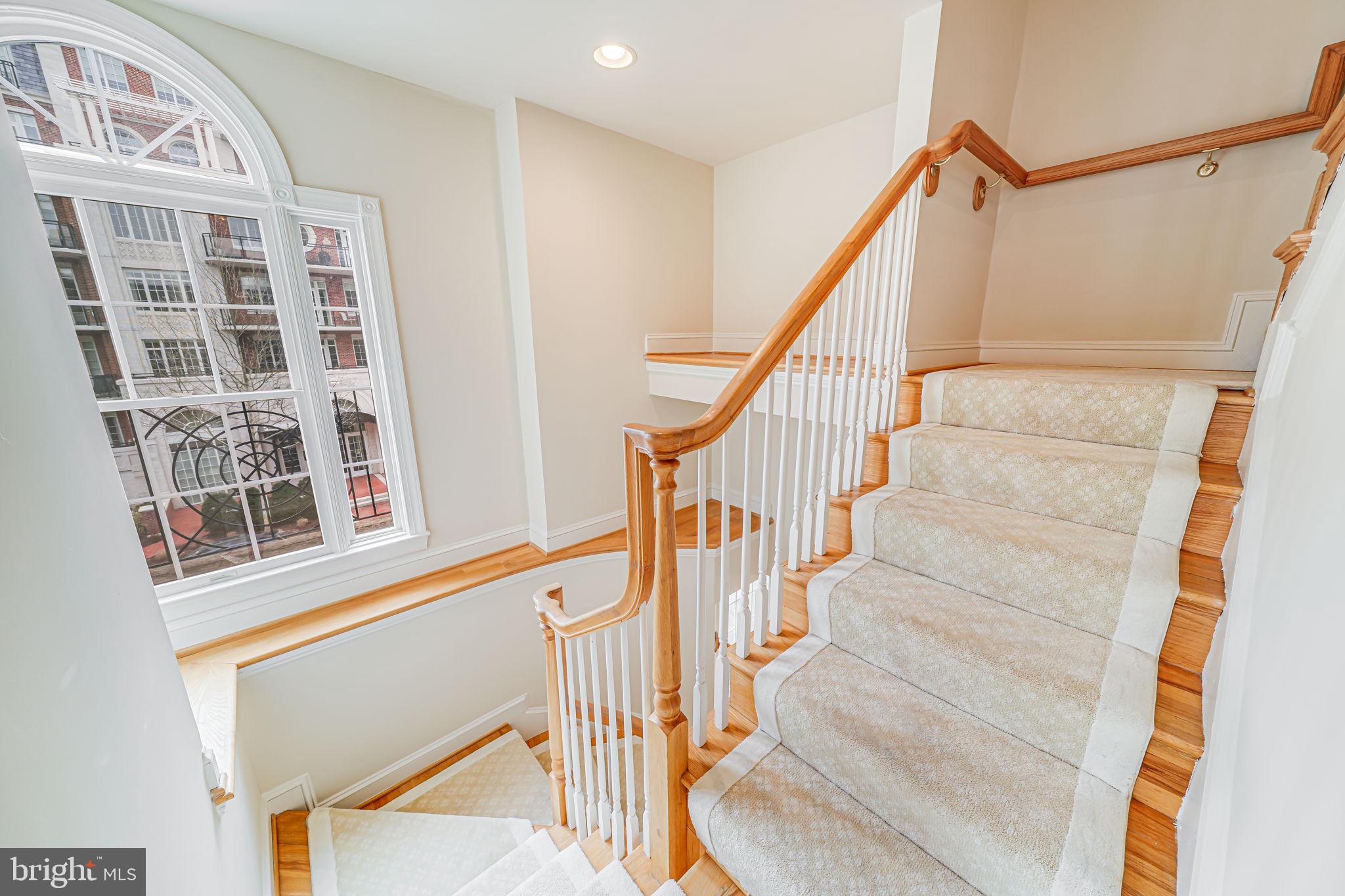 MCLEAN CREST - Residential