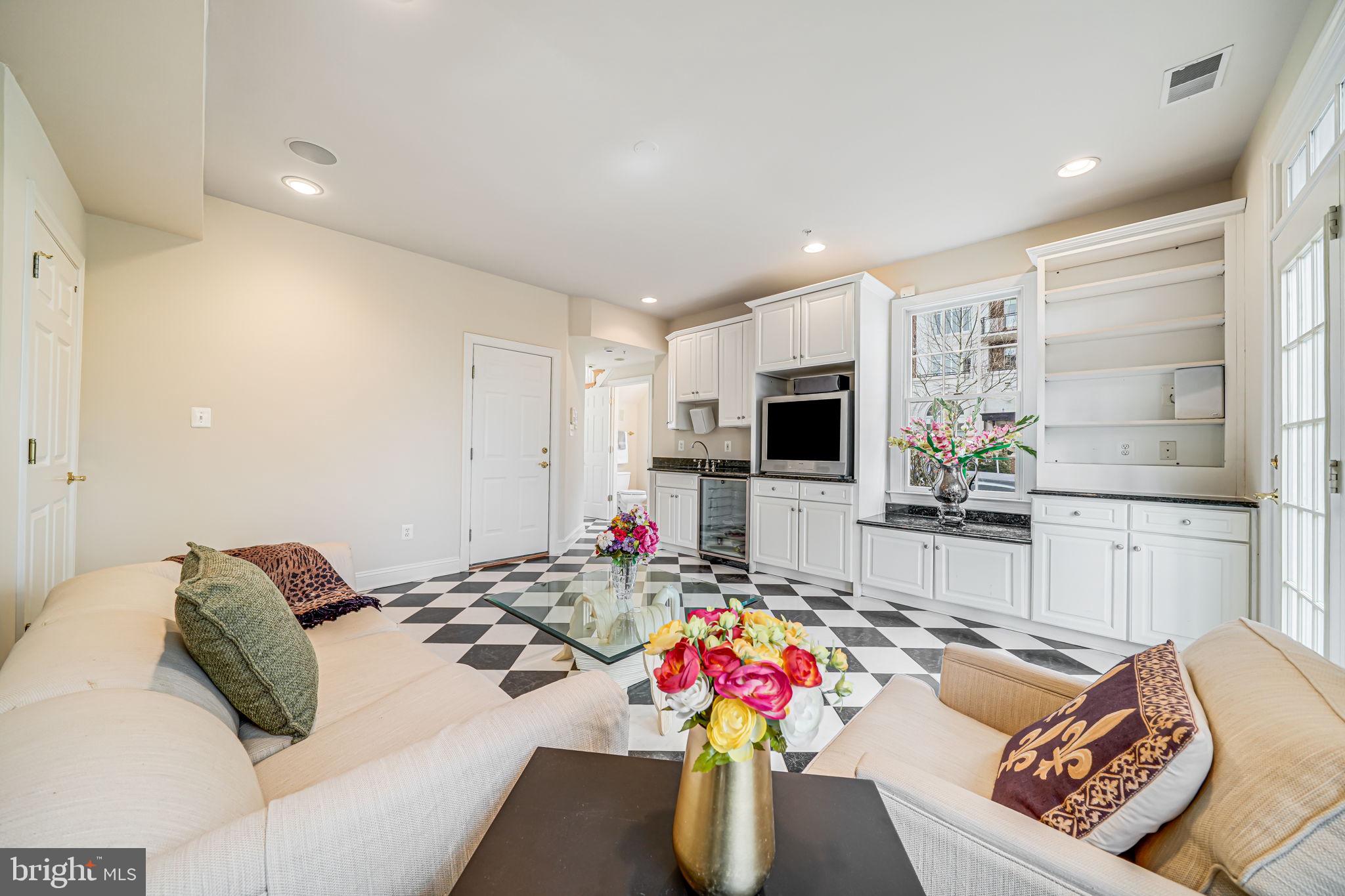 MCLEAN CREST - Residential