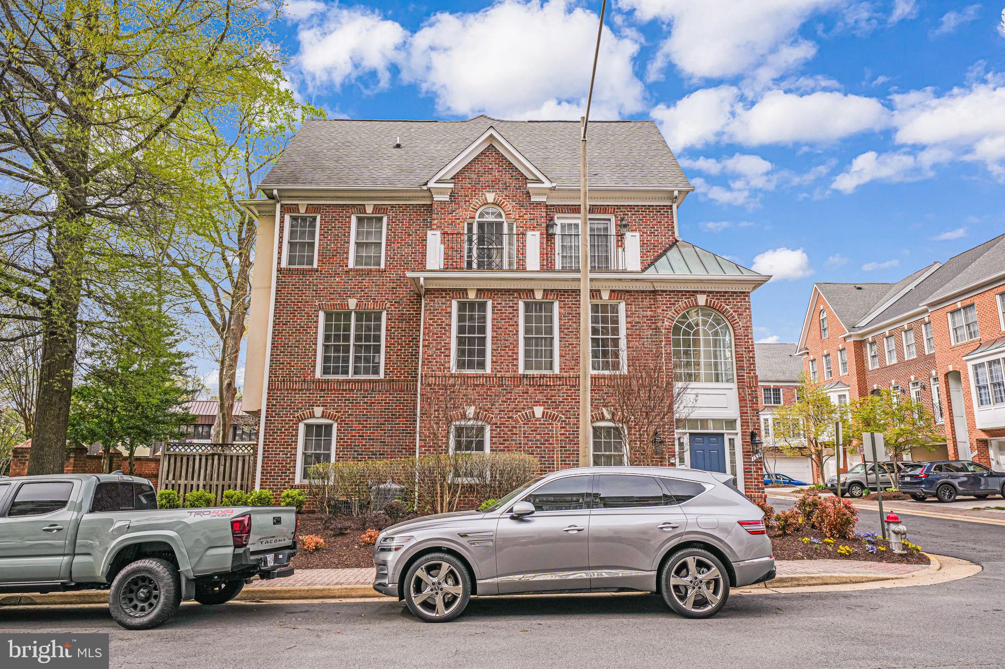 MCLEAN CREST - Residential