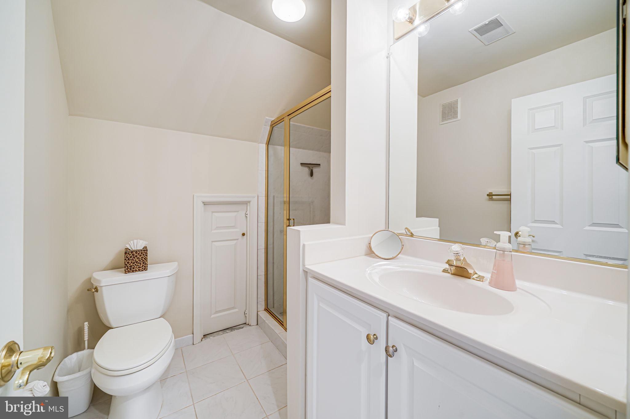 MCLEAN CREST - Residential