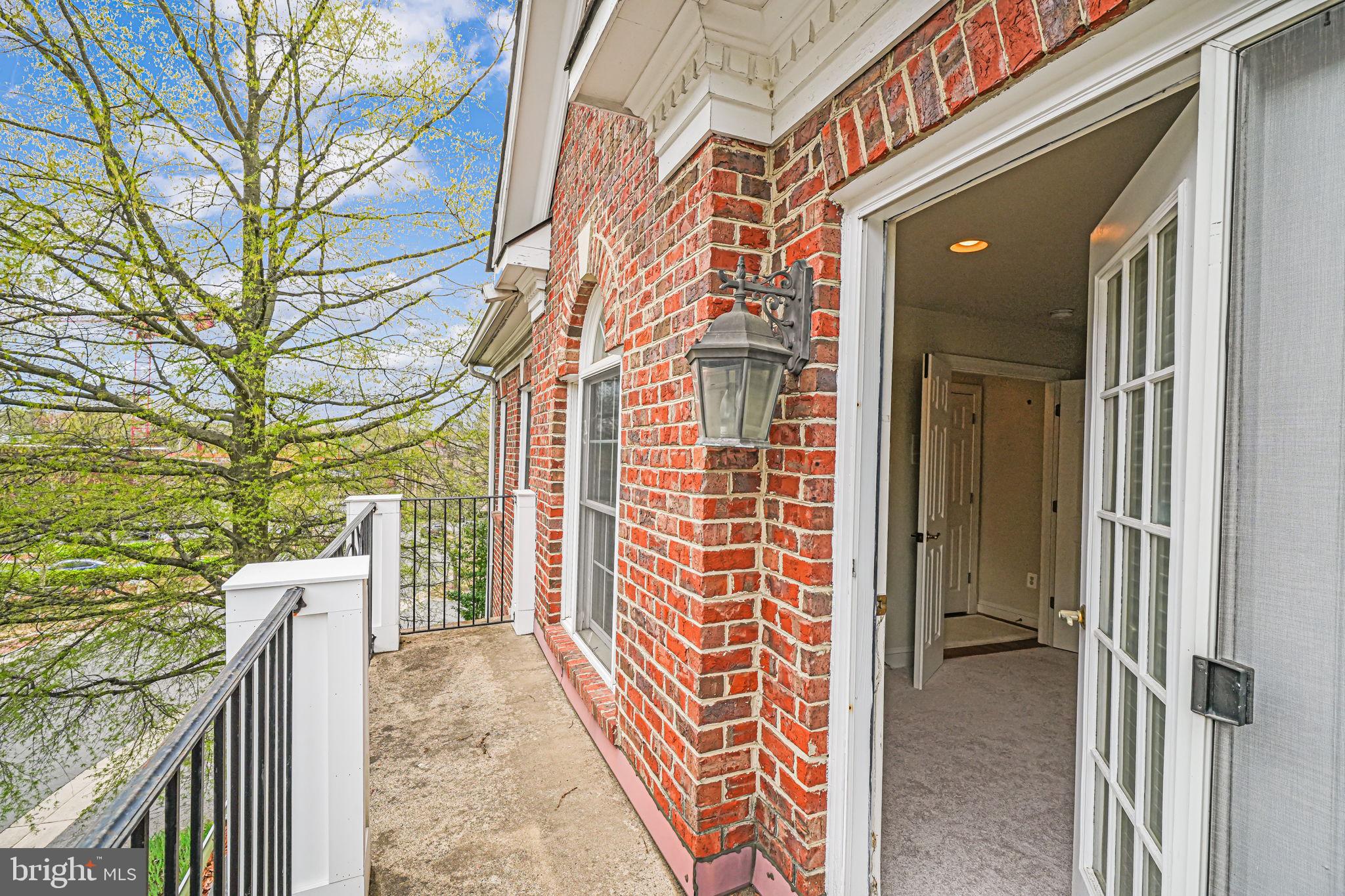 MCLEAN CREST - Residential