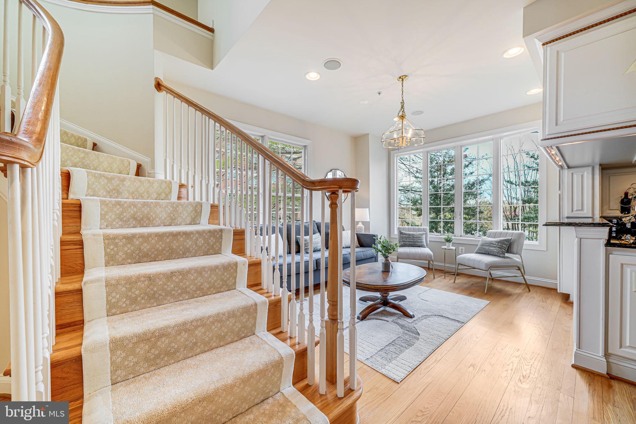 MCLEAN CREST - Residential