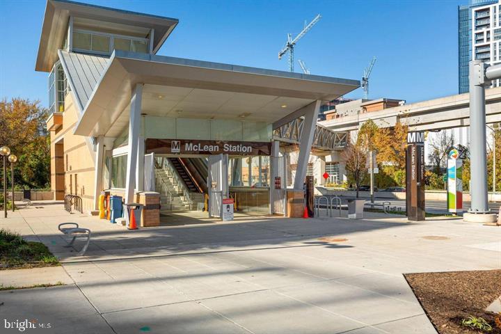 MCLEAN CREST - Residential