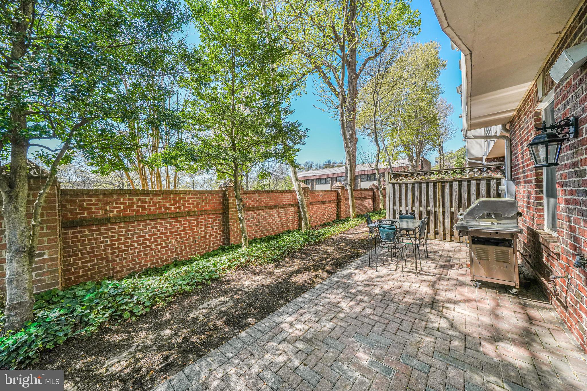 MCLEAN CREST - Residential