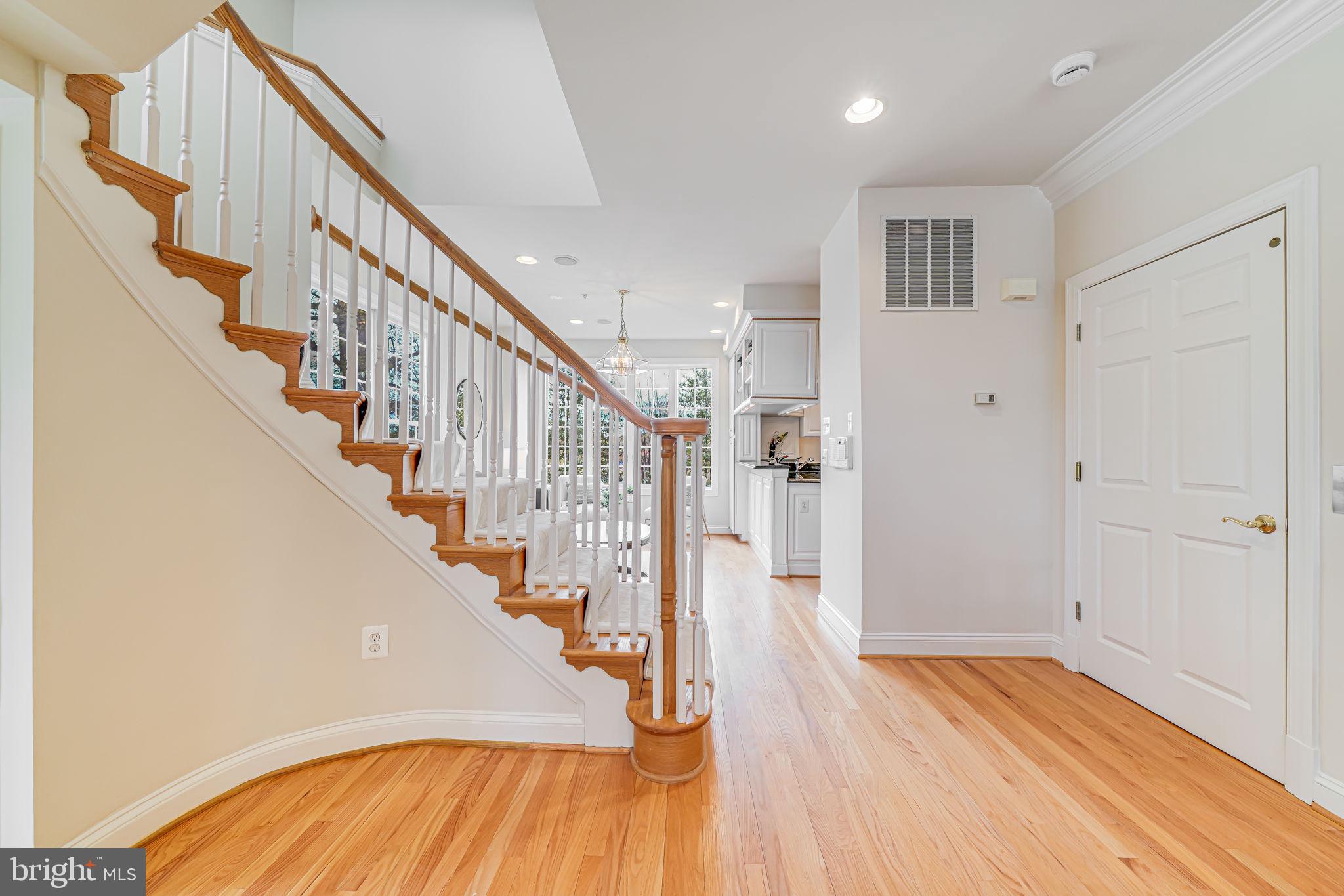 MCLEAN CREST - Residential