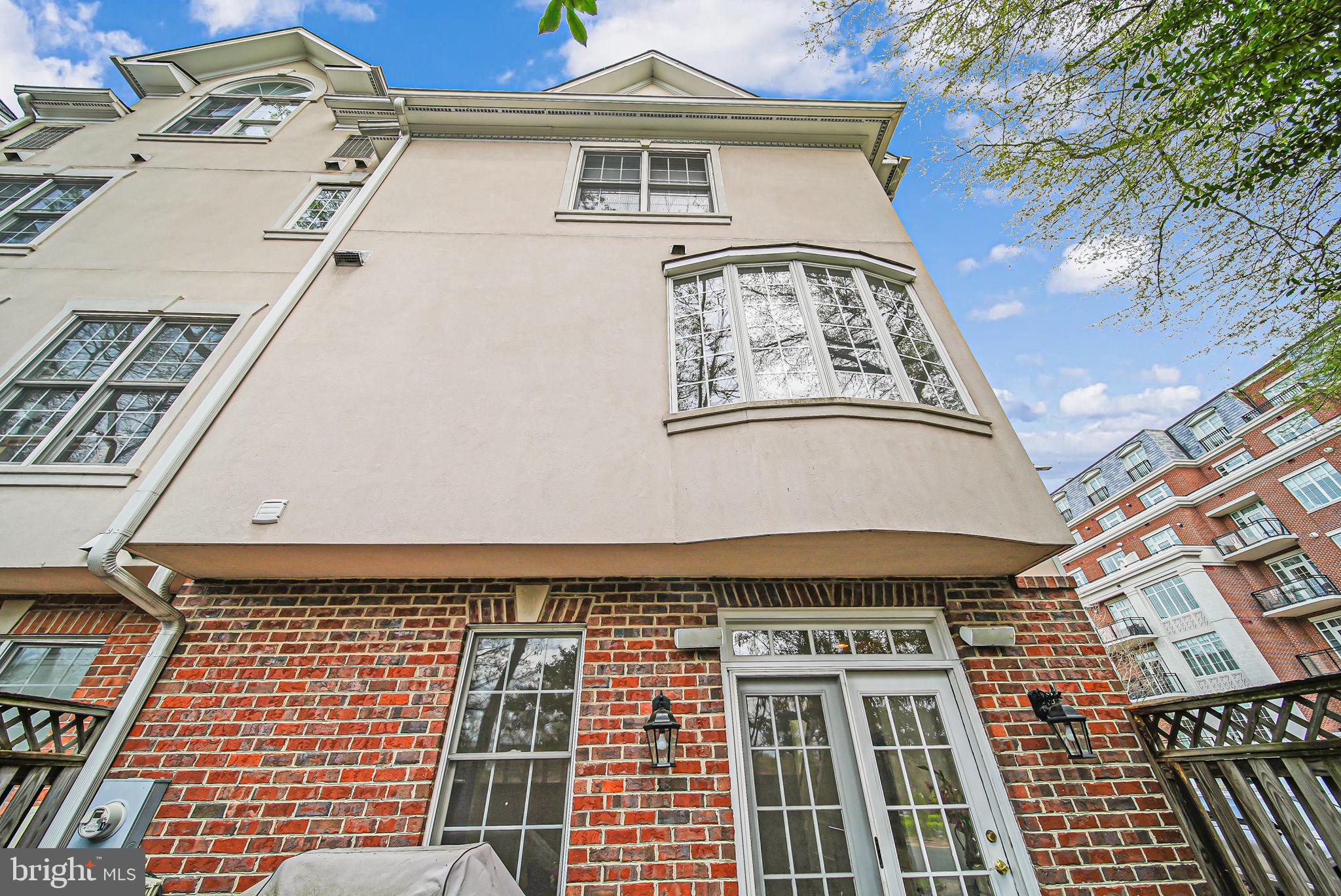 MCLEAN CREST - Residential