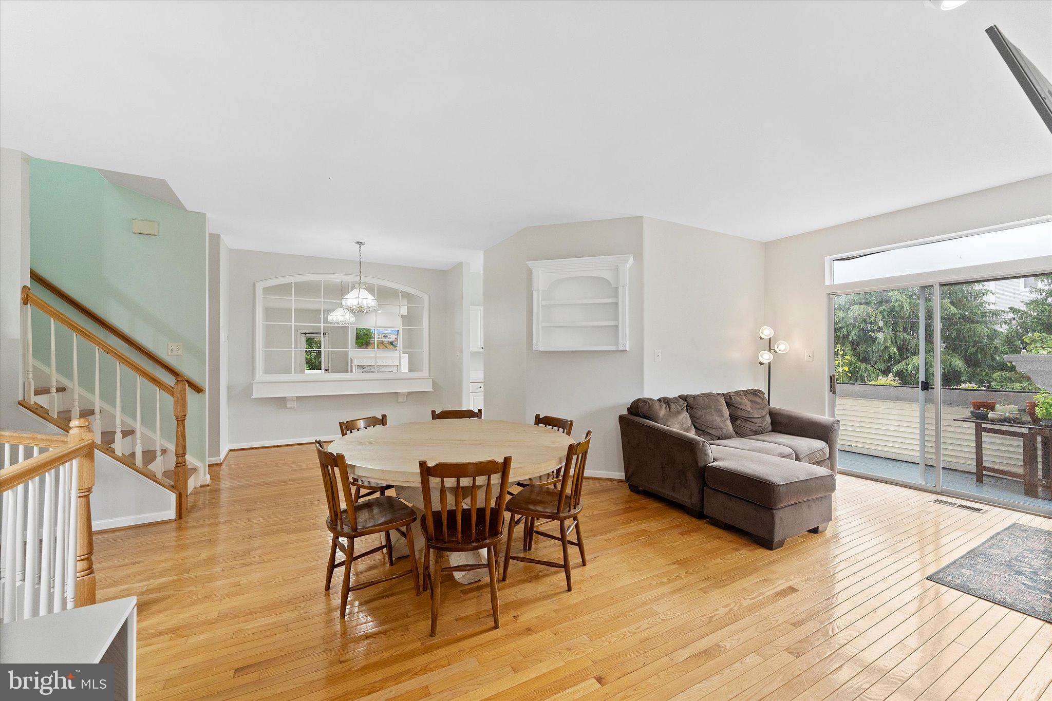 ASHBURN VILLAGE - Residential