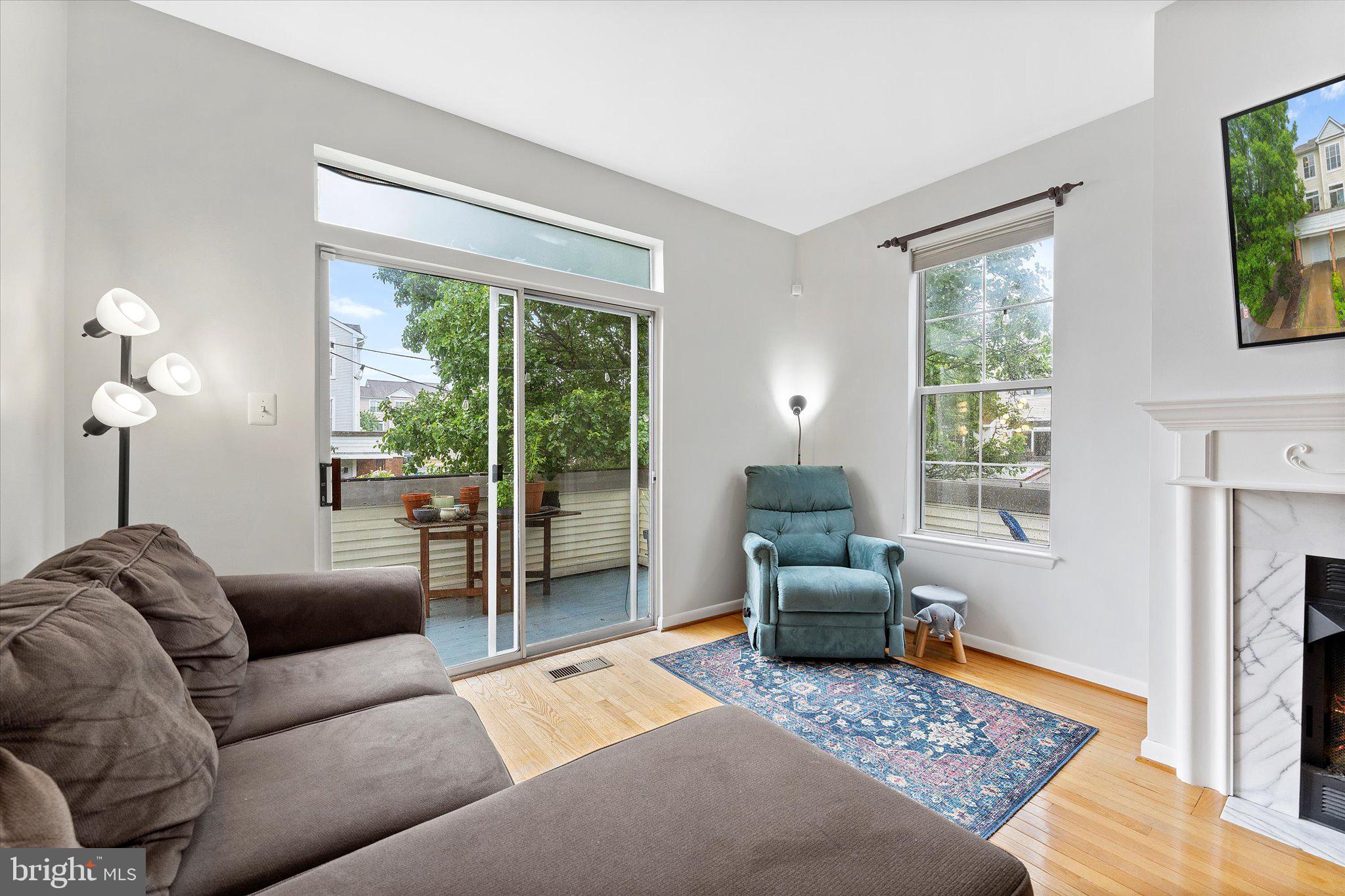 ASHBURN VILLAGE - Residential