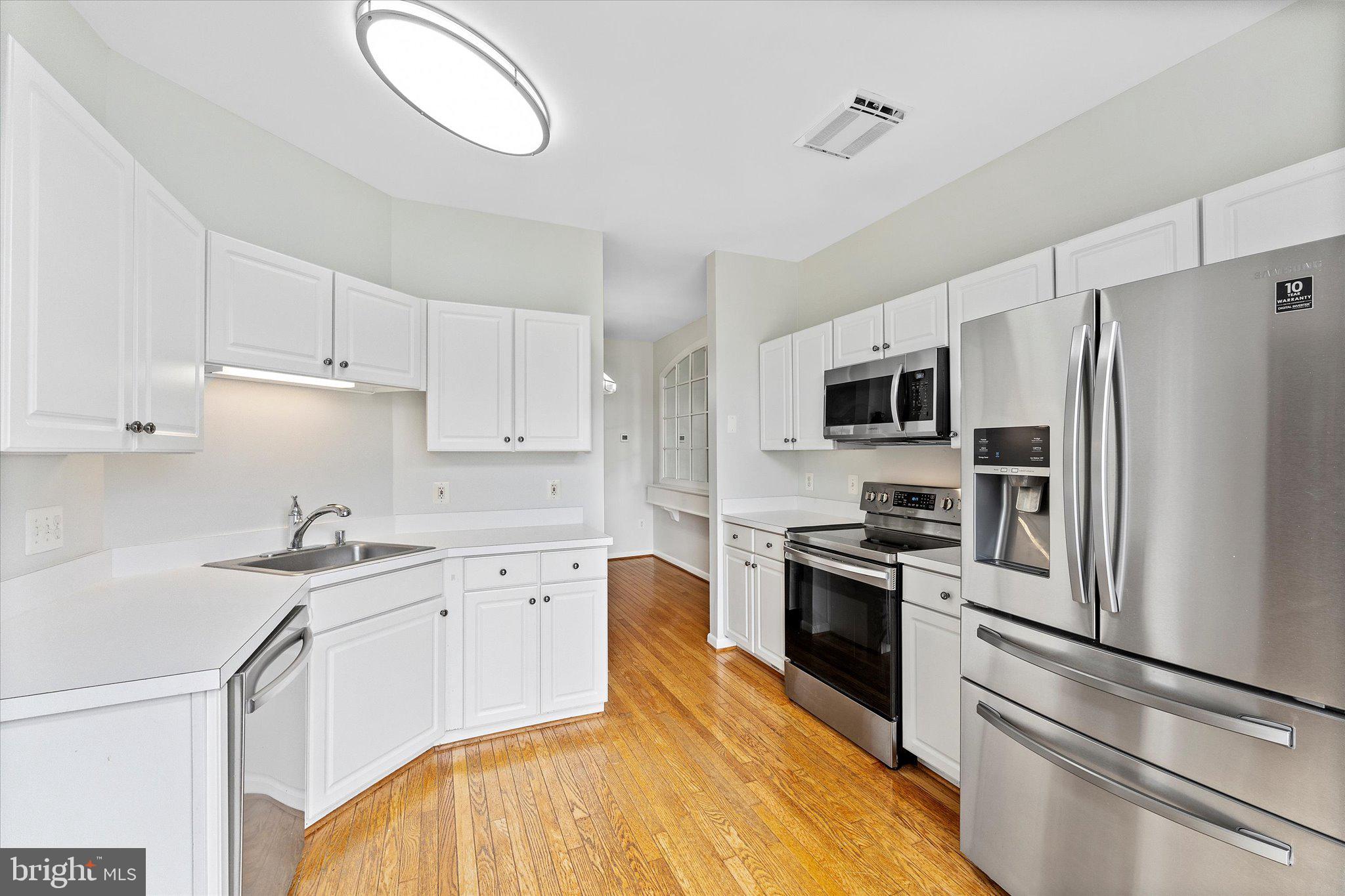 ASHBURN VILLAGE - Residential