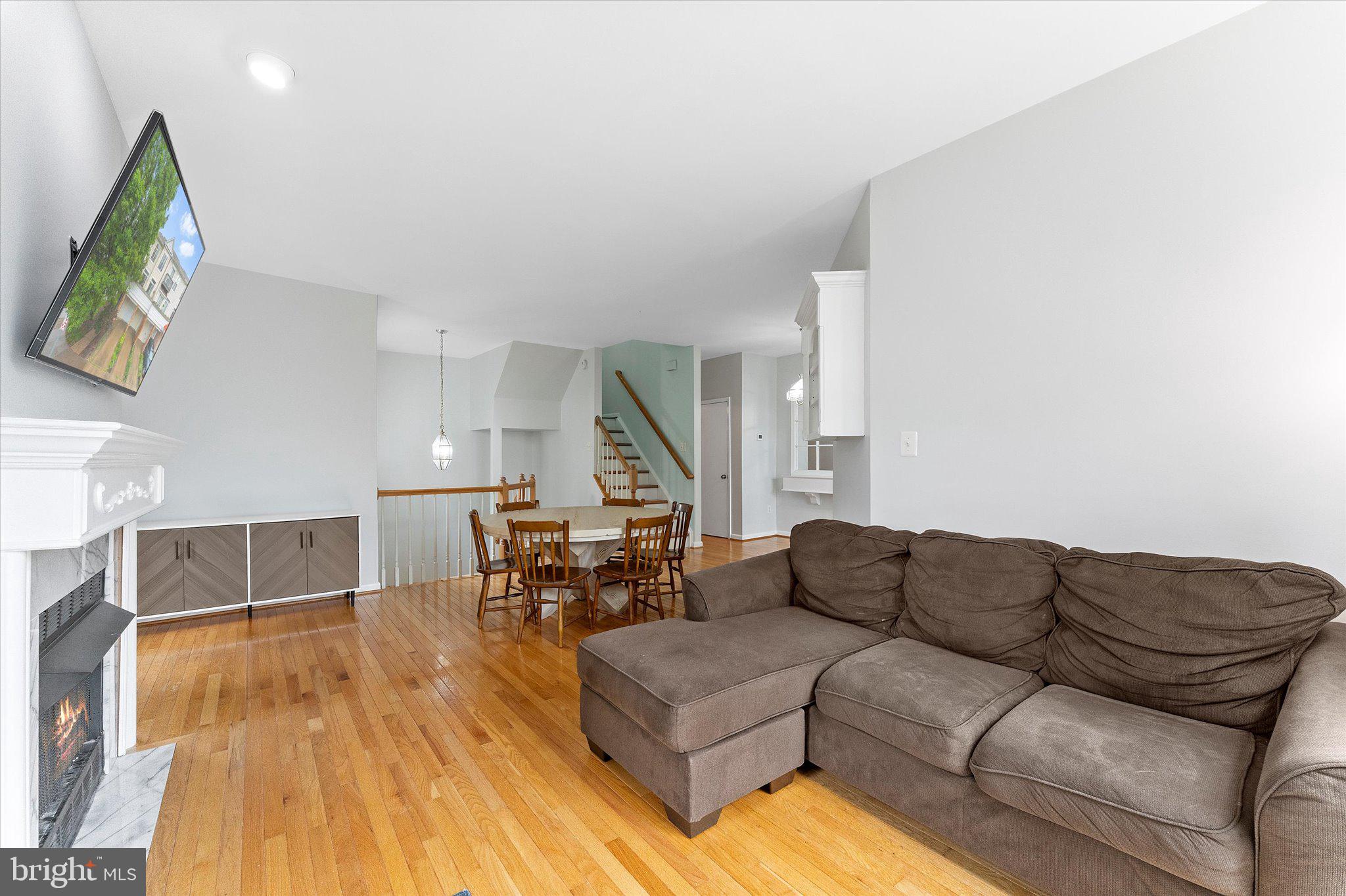 ASHBURN VILLAGE - Residential