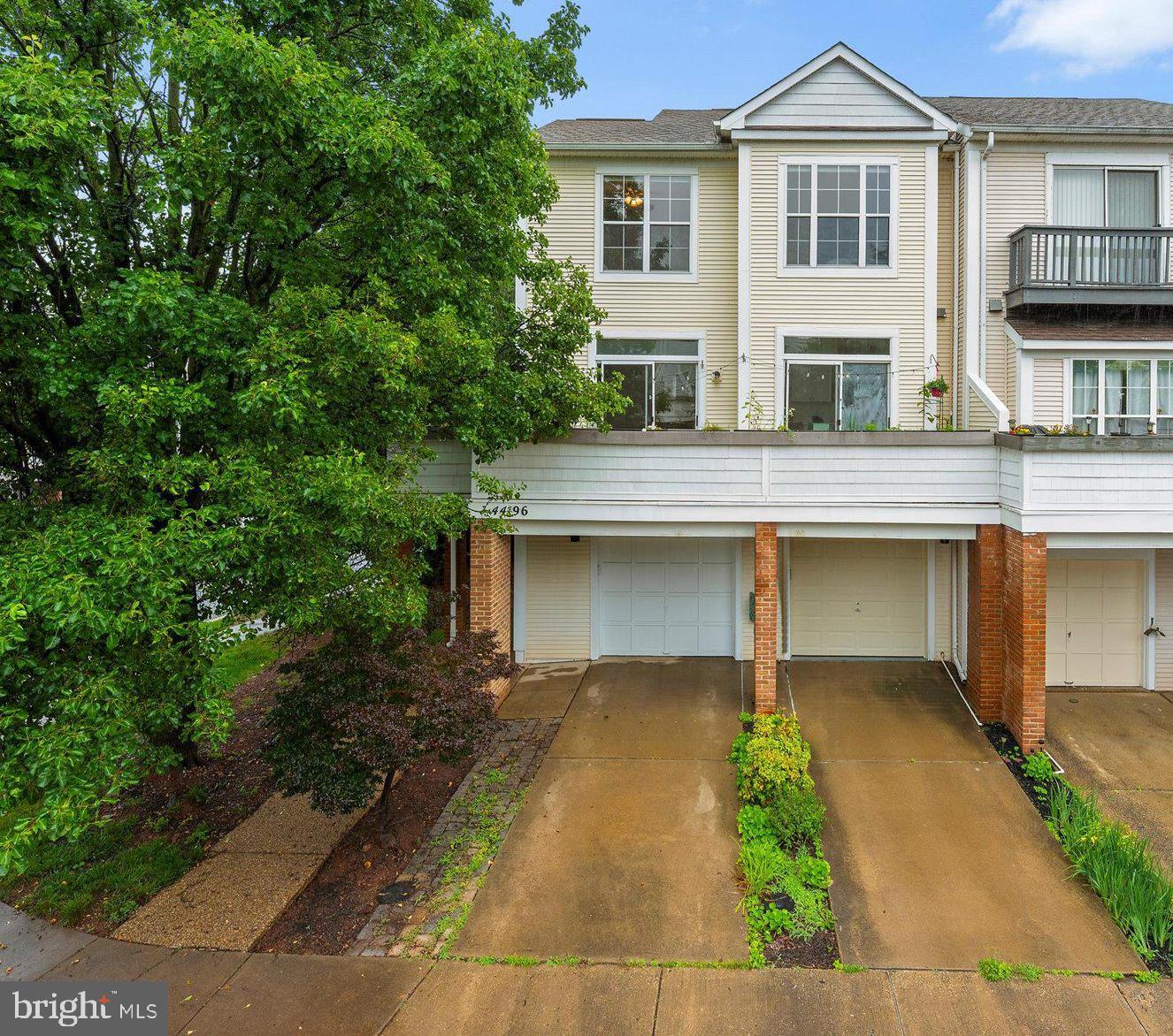 44196 MOSSY BROOK SQUARE