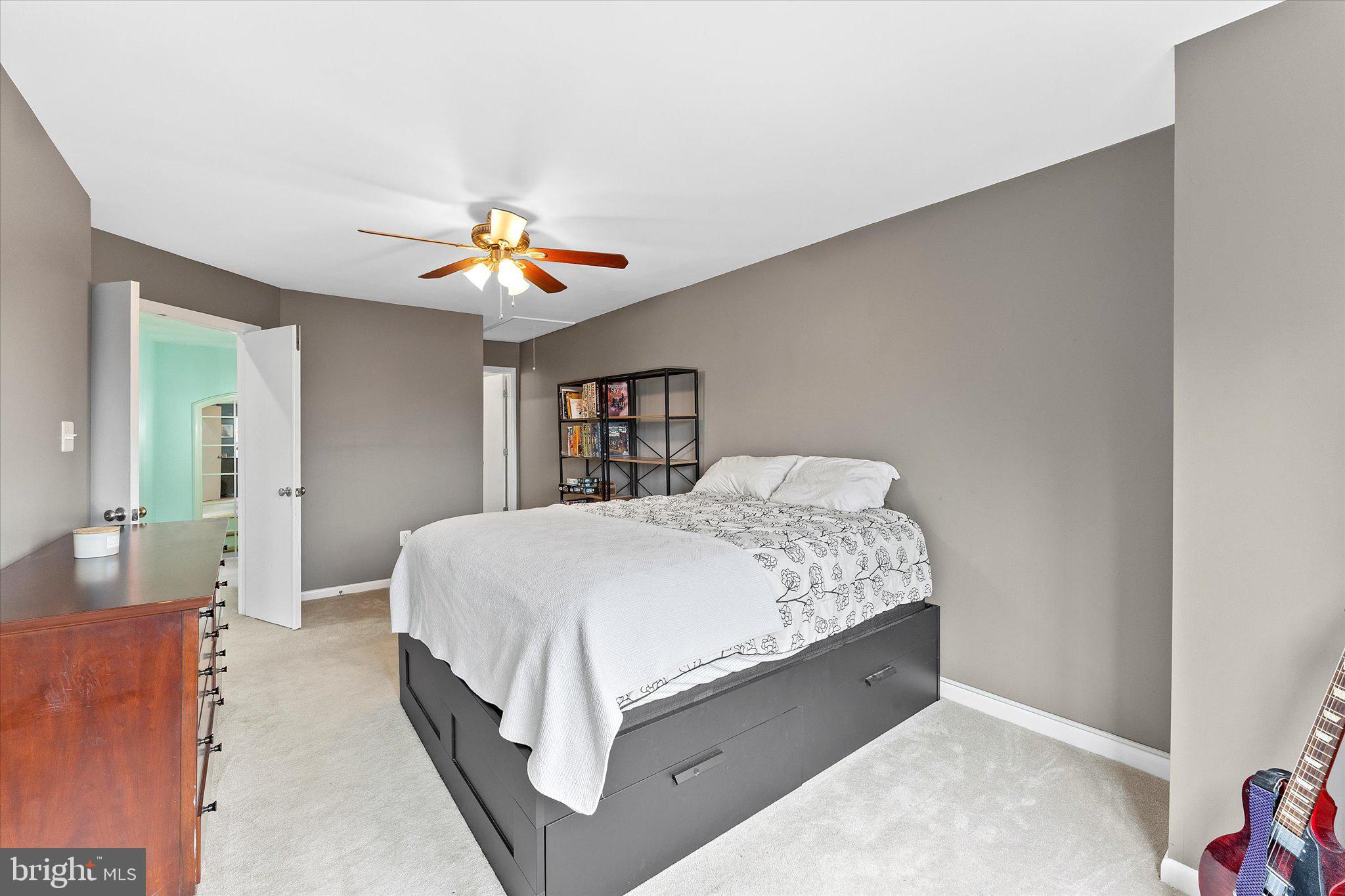 ASHBURN VILLAGE - Residential