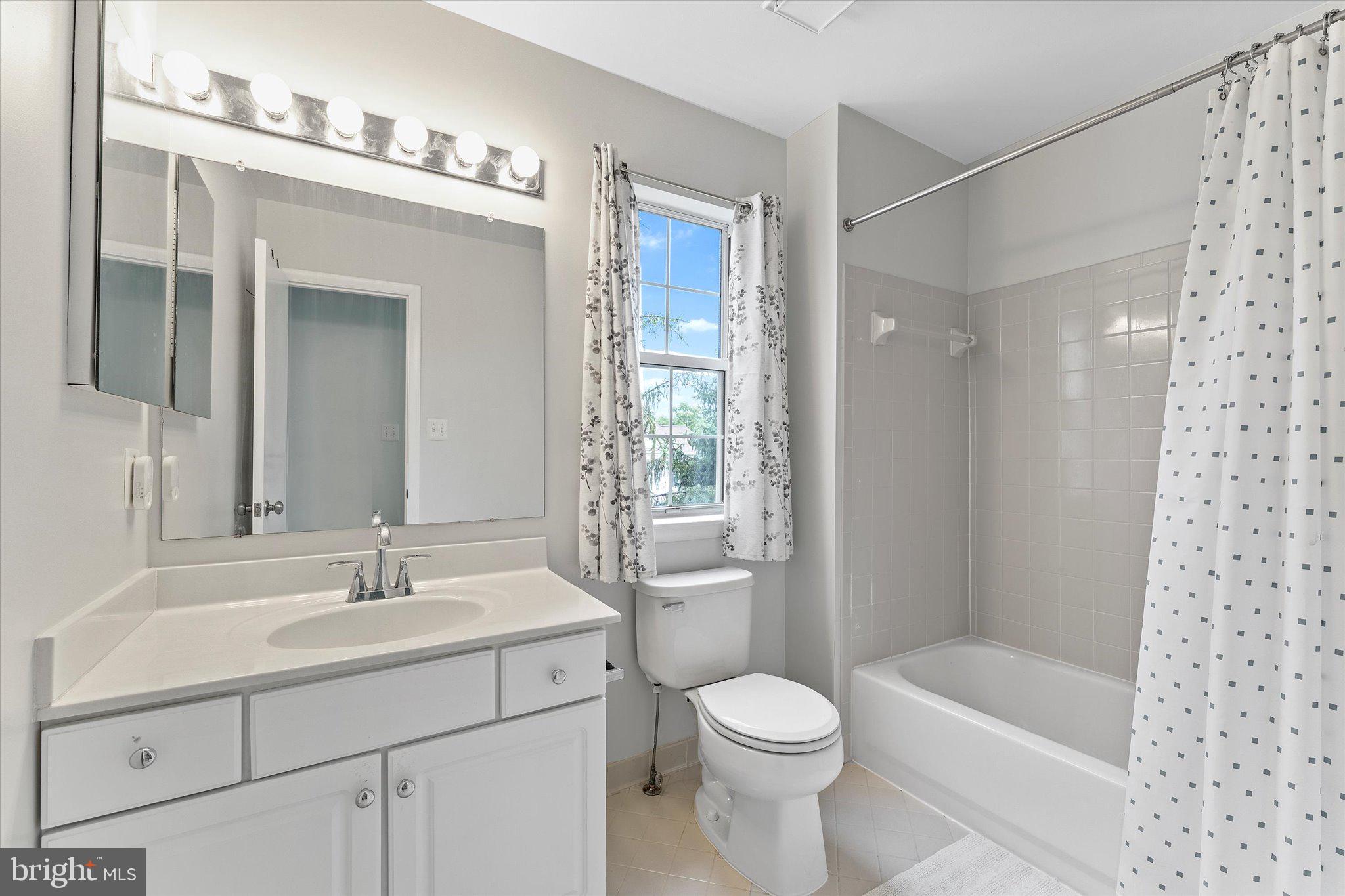 ASHBURN VILLAGE - Residential